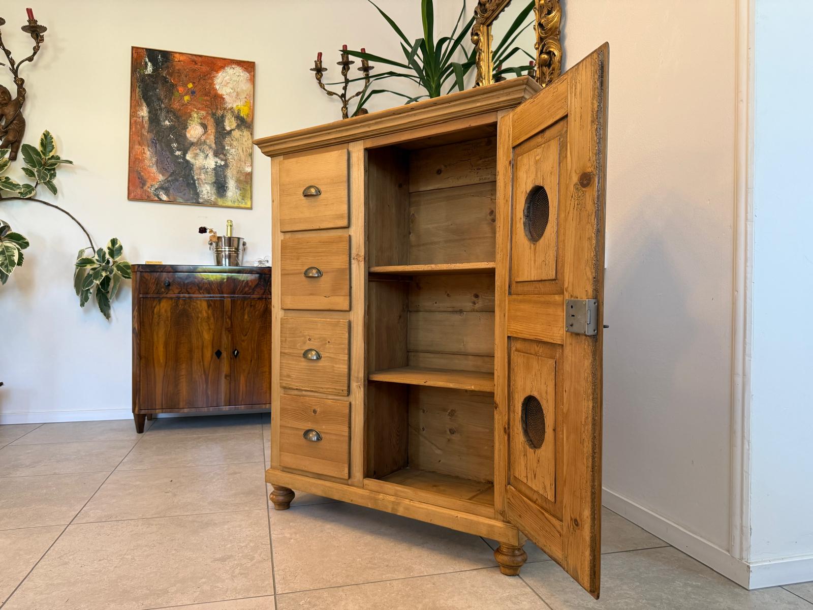 Bäuerlicher Brotschrank Almerschrank Speiskasten Bauernkasten G1929