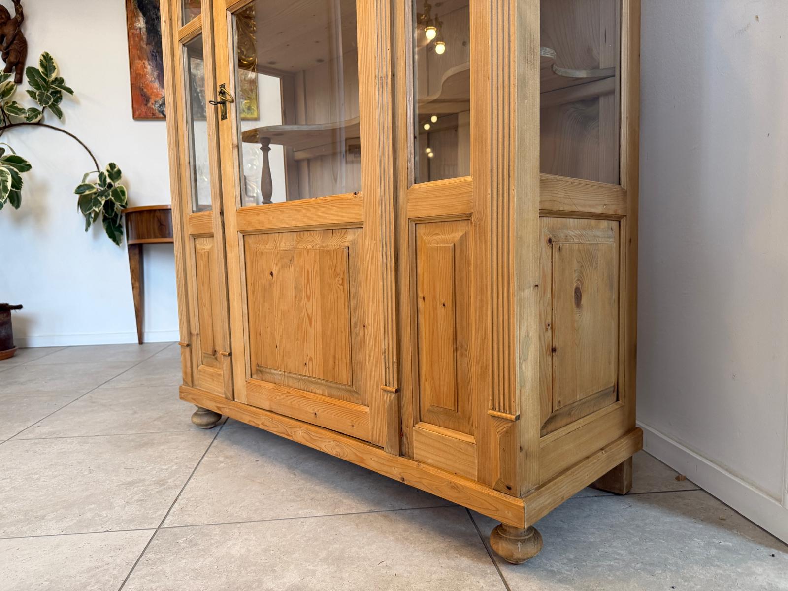 Bäuerliche Vitrine Bauernvitrine Bauernschrank Naturholz Bücherschrank D1062