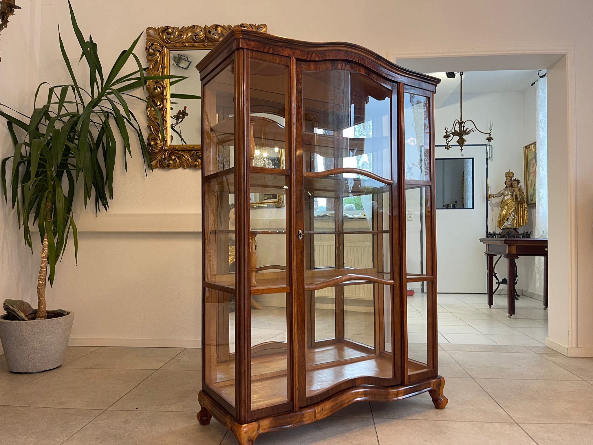 cb9a726e-2aec-4b67-819f-b0add9e330f3 Biedermeier Vitrine Bücherschrank Nussholz A4949