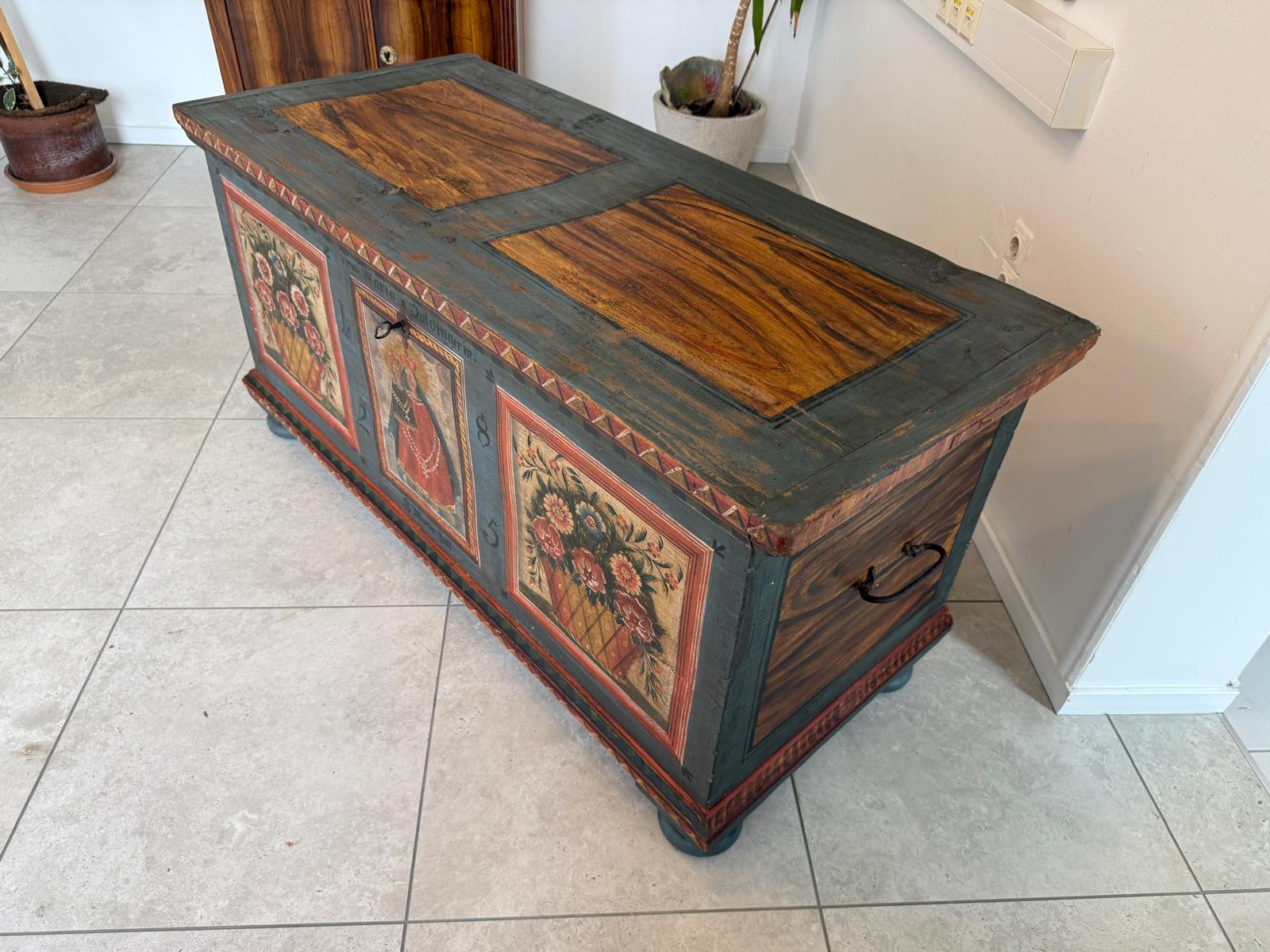 Urige handbemalte Mariazeller Bauerntruhe Truhe Landhaustruhe G2116