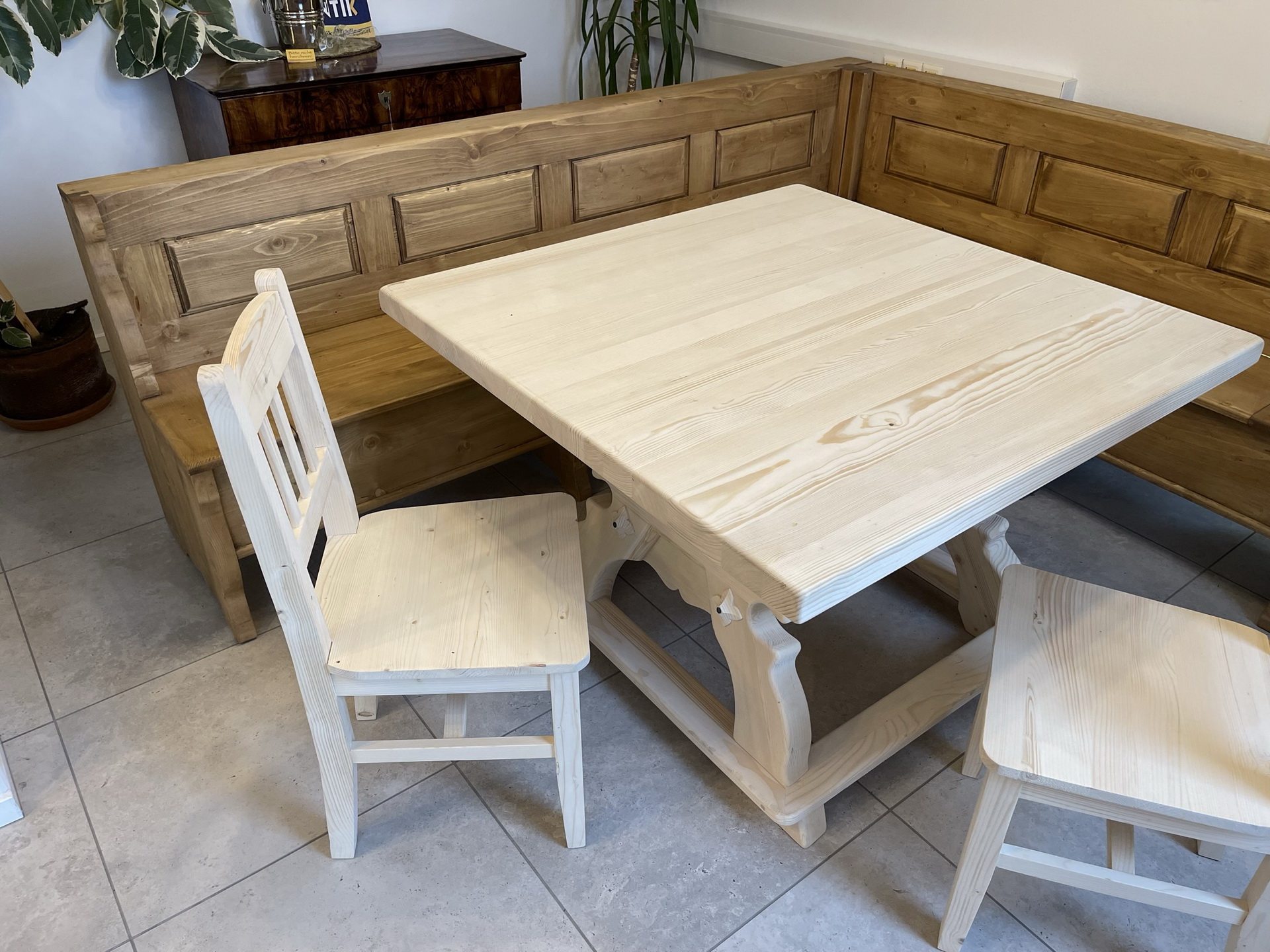 bauernmobel_23 Landhausstil Eckbankgruppe aus Holz mit Jogltisch und 2 Sesseln - Bauernmöbel B1053