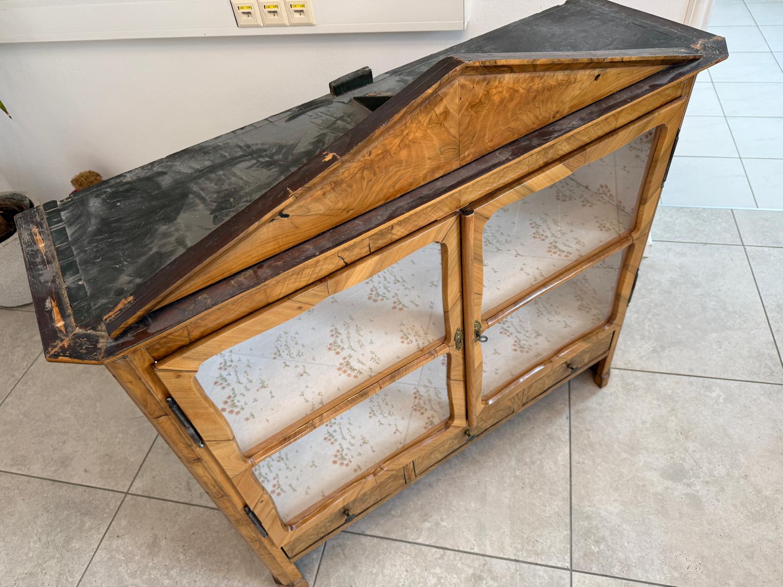 Originaler josefinischer Vitrinenaufsatz Wandboard D1008