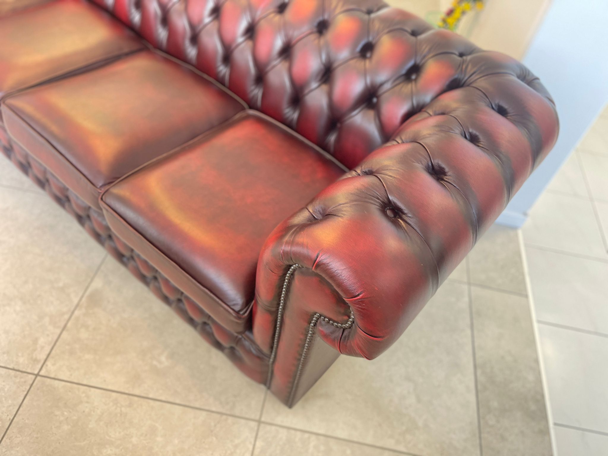 d981faab-accd-4e18-9138-308e39a8a8e9 Chesterfield 4er Clubsofa Couch Oxblood Red A4479