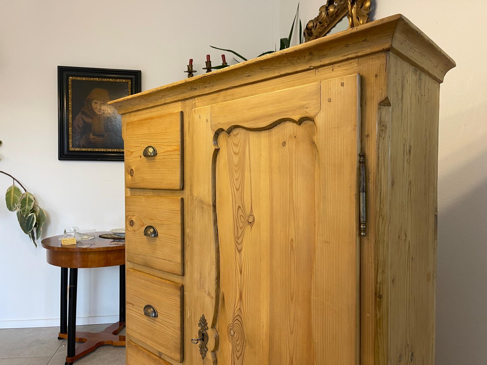 Bäuerlicher uriger Brotschrank Almerschrank Speiskasten Bauernkasten G1247