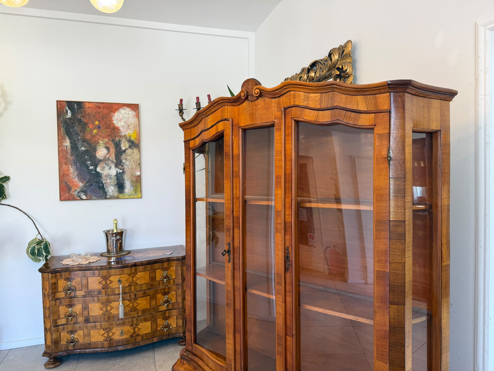 Barockstil Vitrine Intarsiert Nussholz Bücherschrank Stilschrank D2620