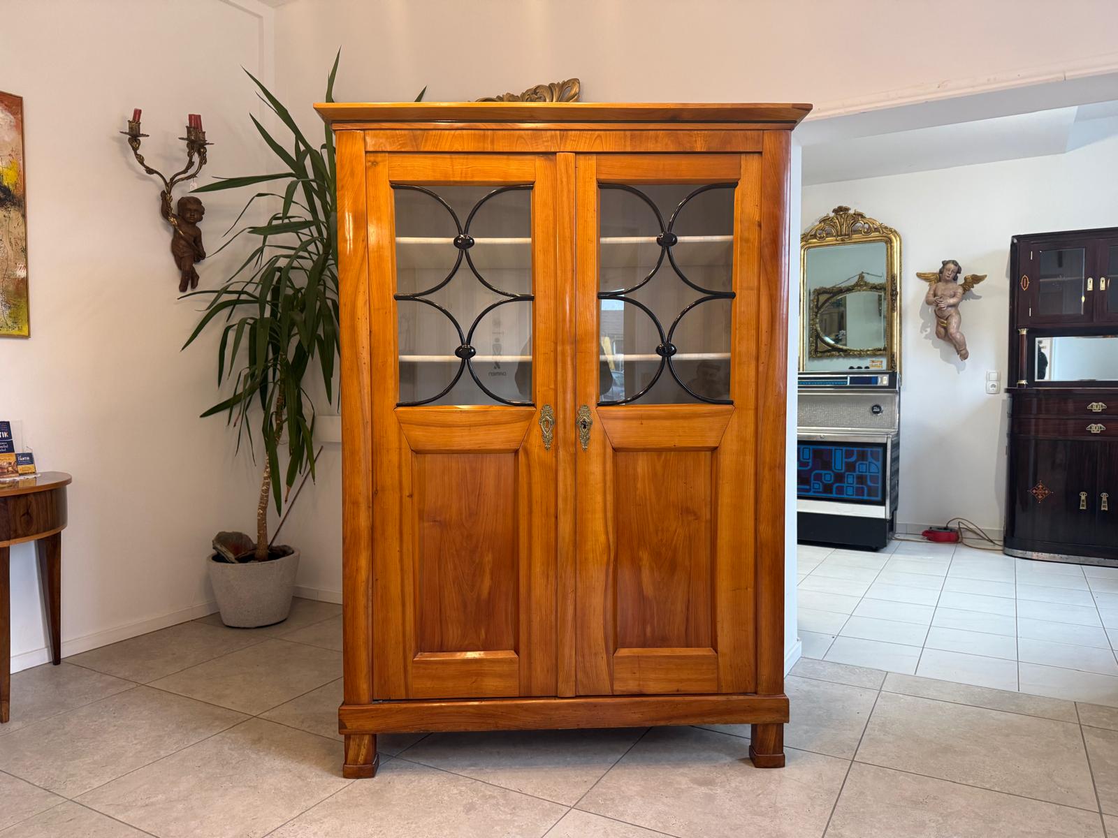 Sale Restaurierte Biedermeier Vitrine Bücherschrank Glasschrank D1069