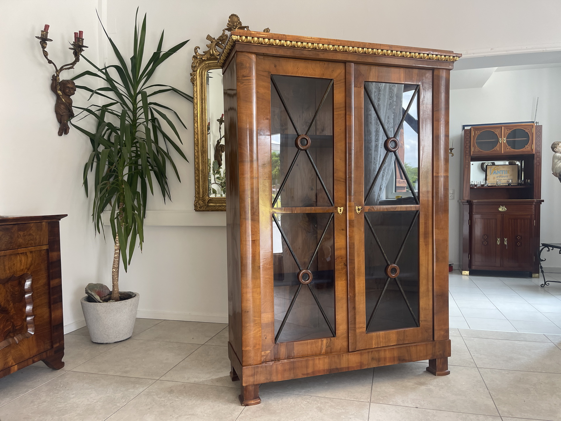 Sale Biedermeier Vitrine Bücherschrank Nussholz A4483