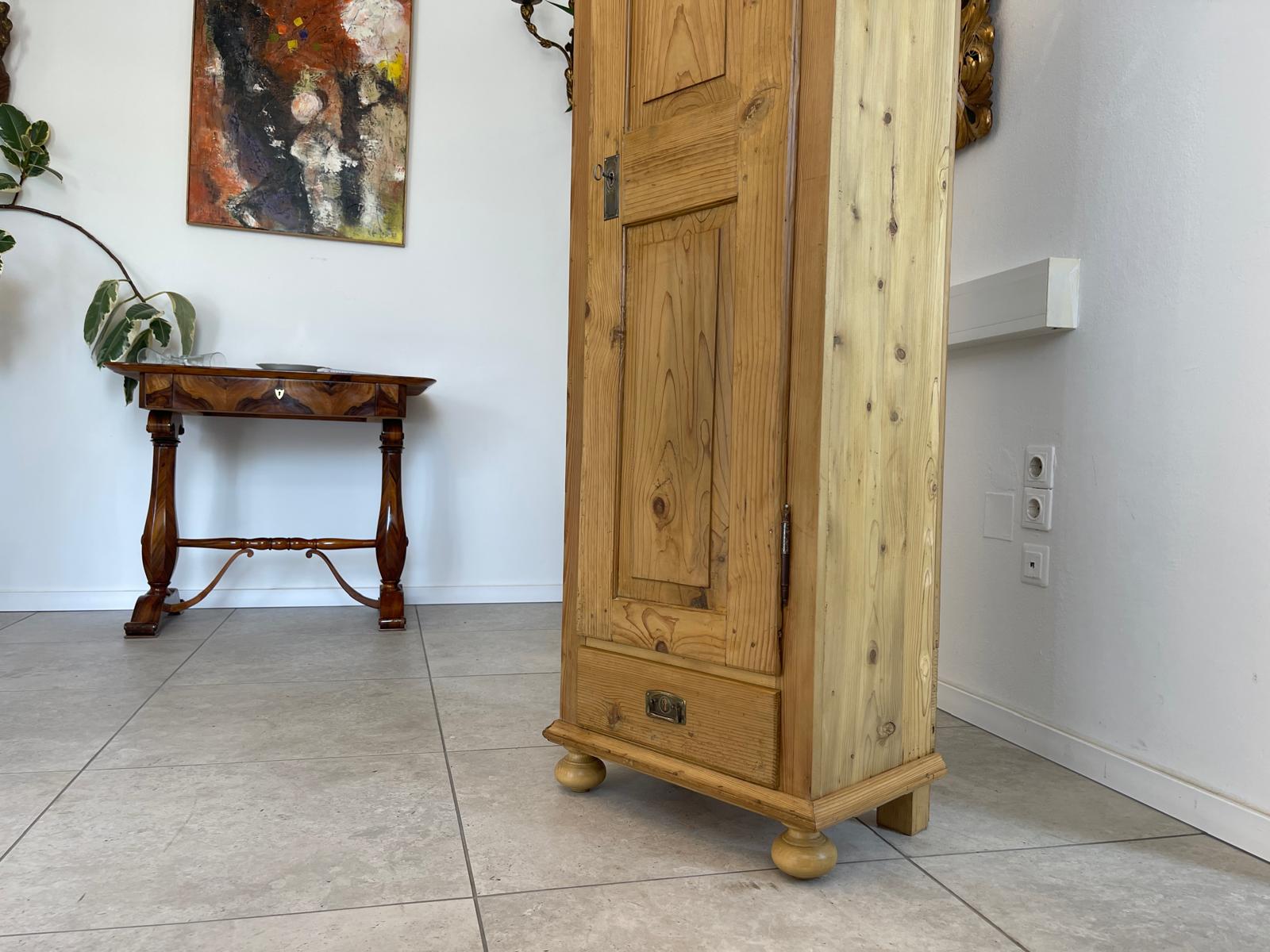 Restaurierter schmaler Bauernschrank Biedermeier Bauernschrank Bauernkasten G1651