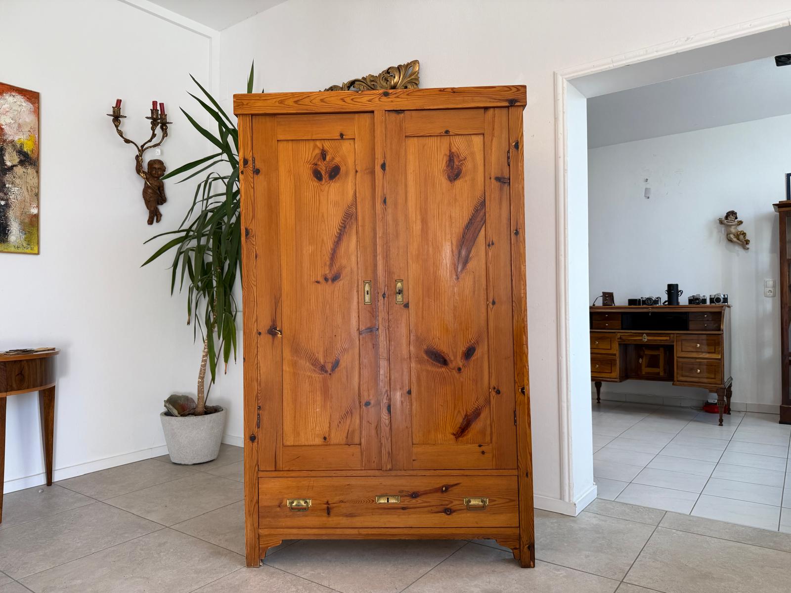 Antiker Zirbenholz Kasten Schrank Kleiderkasten G2151