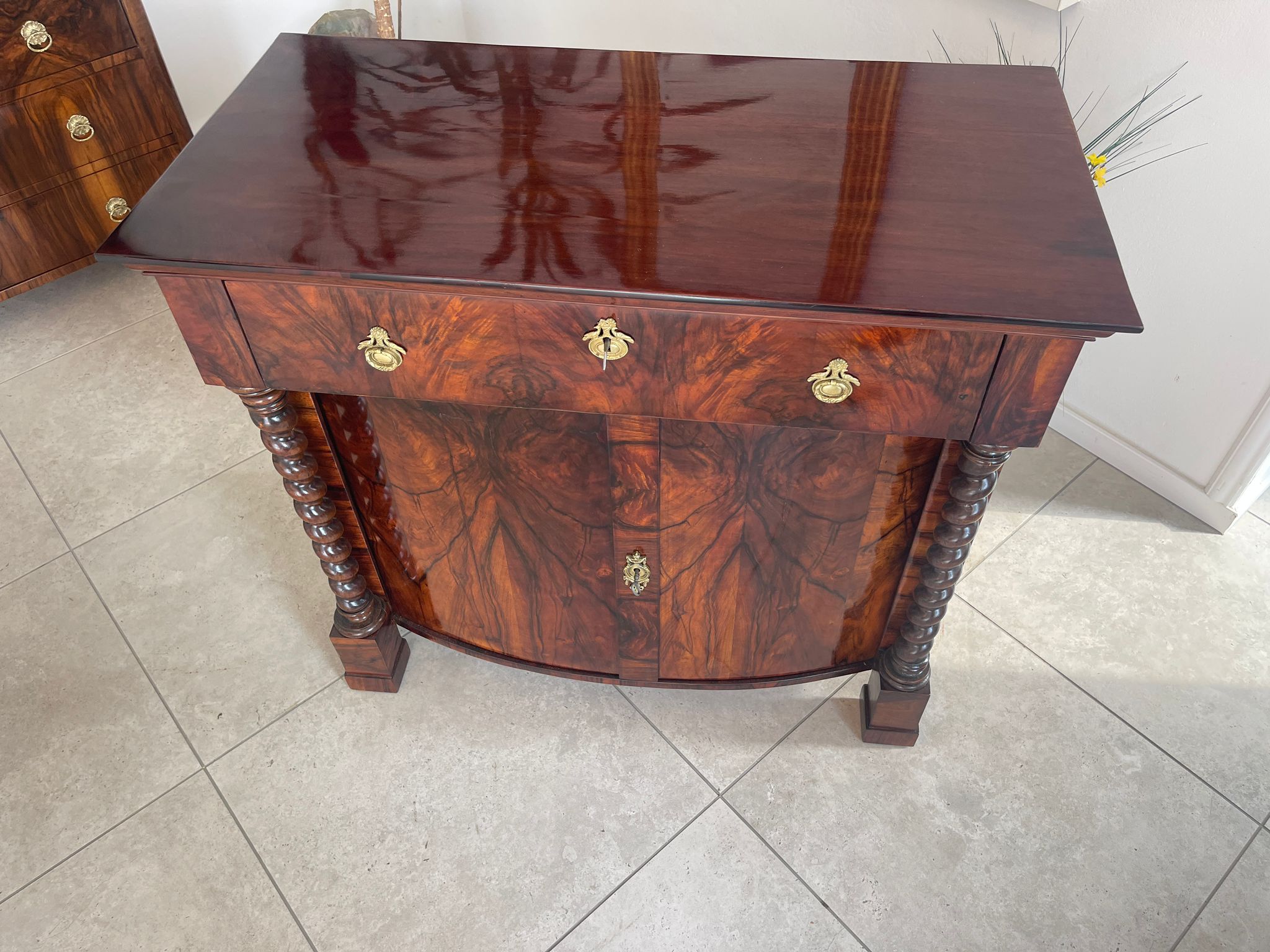 2bc51121-064c-461e-9143-1ea324a32062 Restaurierte Biedermeier Anrichte Säulentrumeau Antiquität A4655