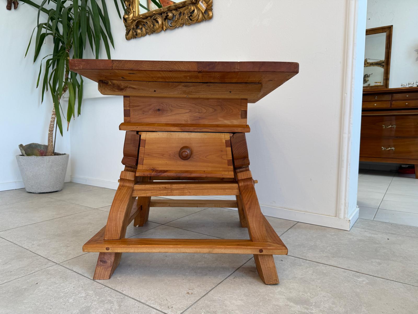 Uriger Jogltisch Bauerntisch Naturholz Hüttentisch Naturholztisch G1763