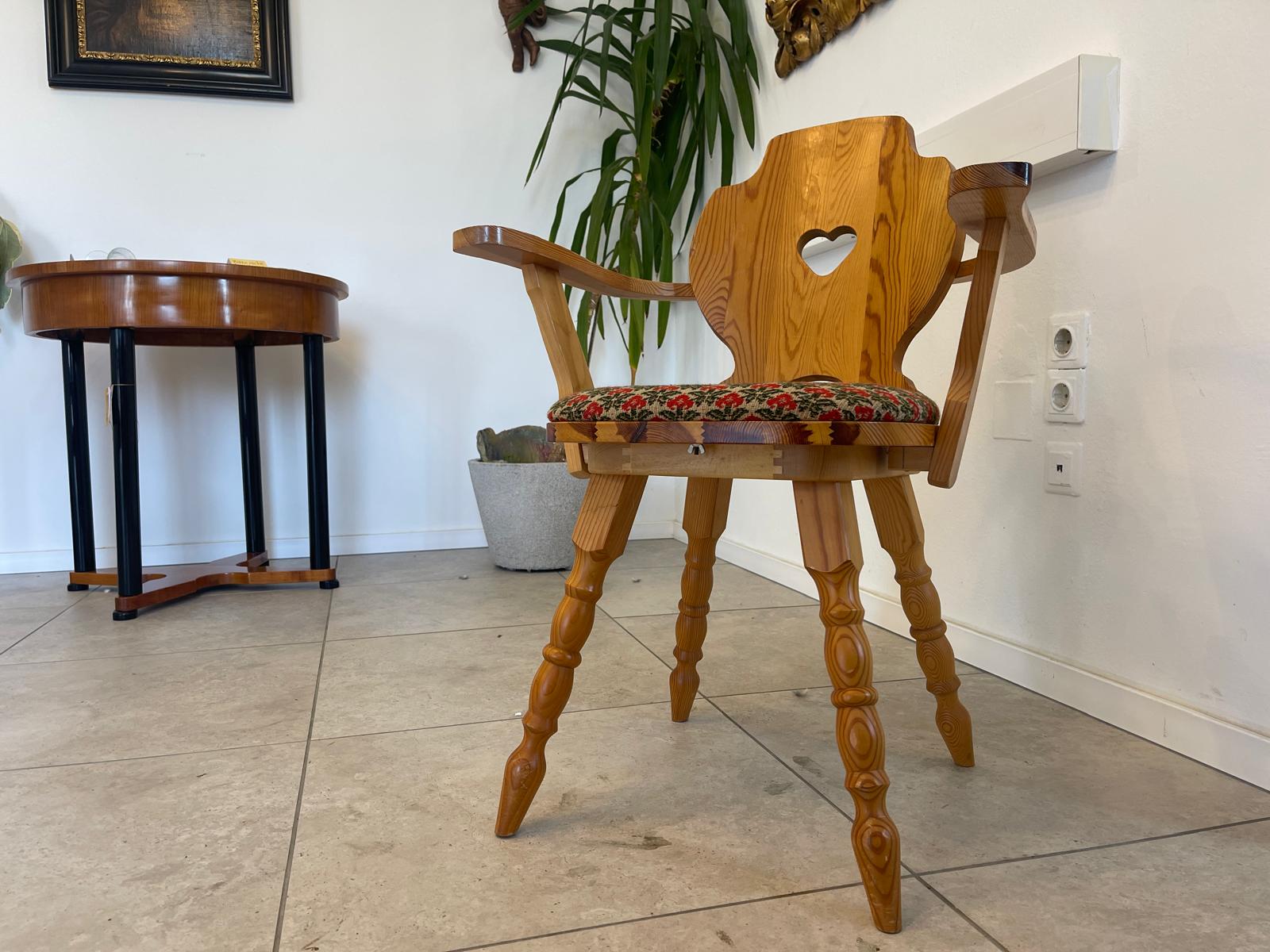 Bäuerlicher Bauernsessel Armlehnstuhl Stuhl Herzerlsessel G1208