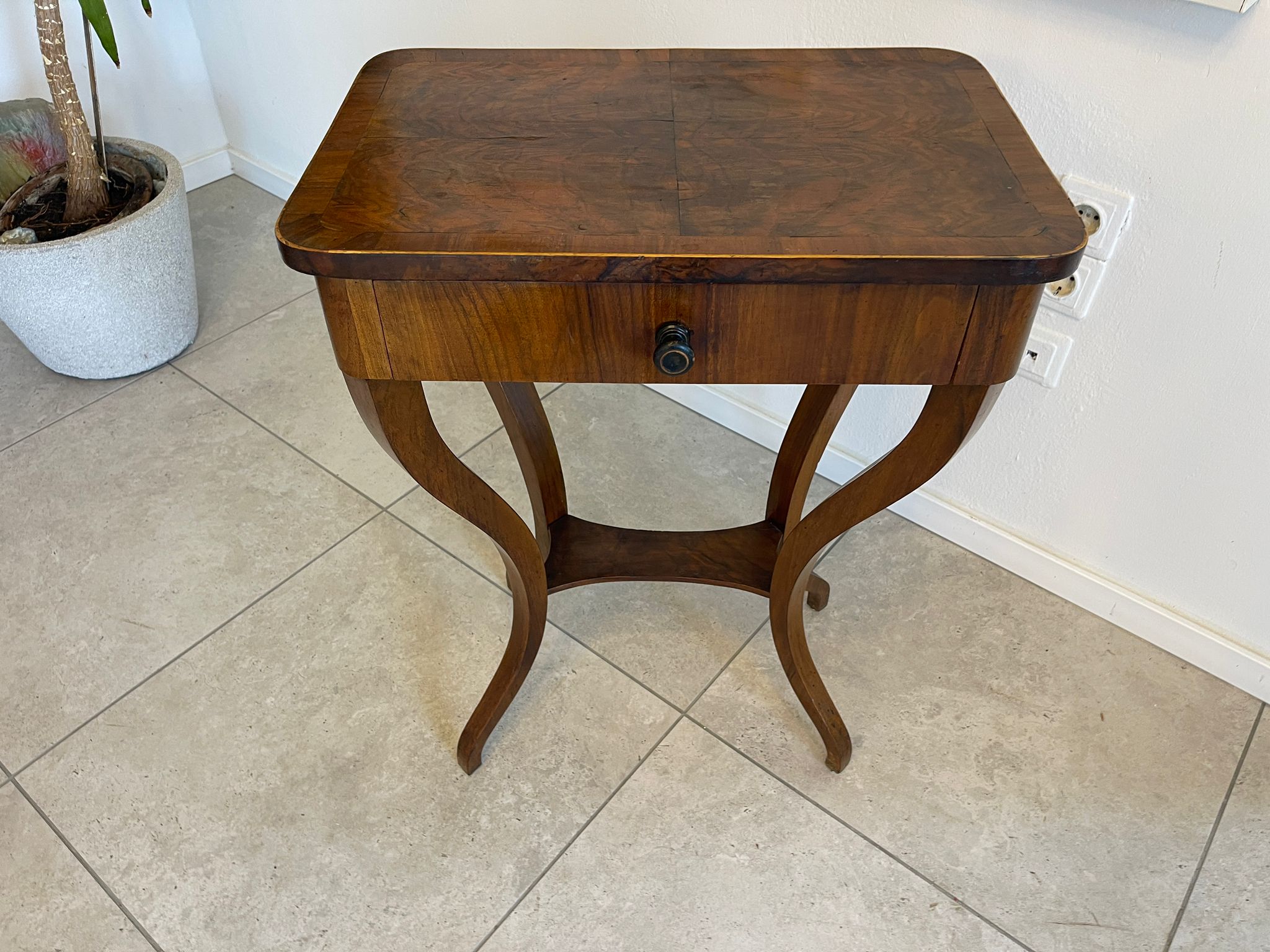 8f206f86-c37f-4b25-ac45-0132aa2d87ab Originales Biedermeier Tischerl Nähtischerl A4892