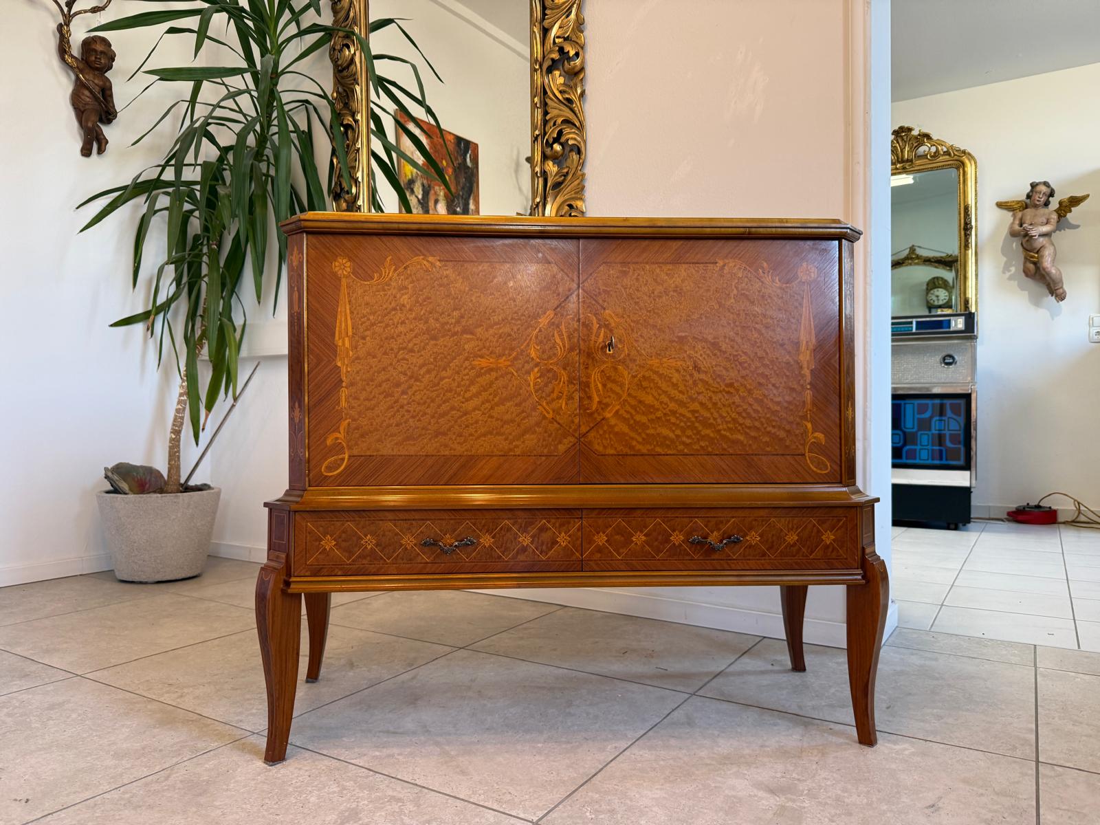 Geschweifte Anrichte Sideboard Kommode Barockstil Stilmöbel ifantik D1228