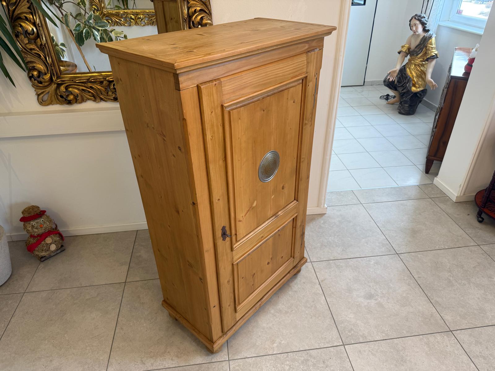 Bäuerlicher uriger Brotschrank Almerschrank Speiskasten Bauernkasten D1014