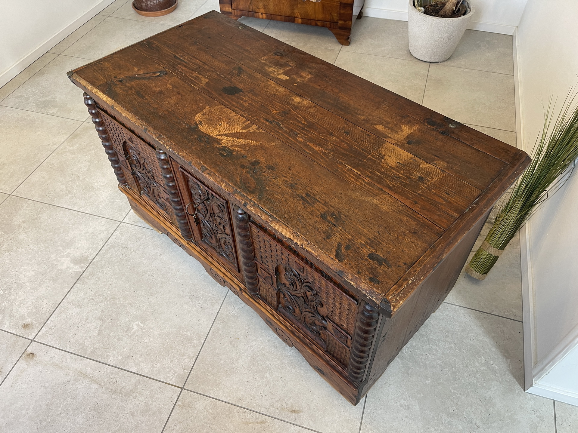 Barock-Biedermeier-134 Originale Barock Truhe Beschnitzt Naturholz A4190