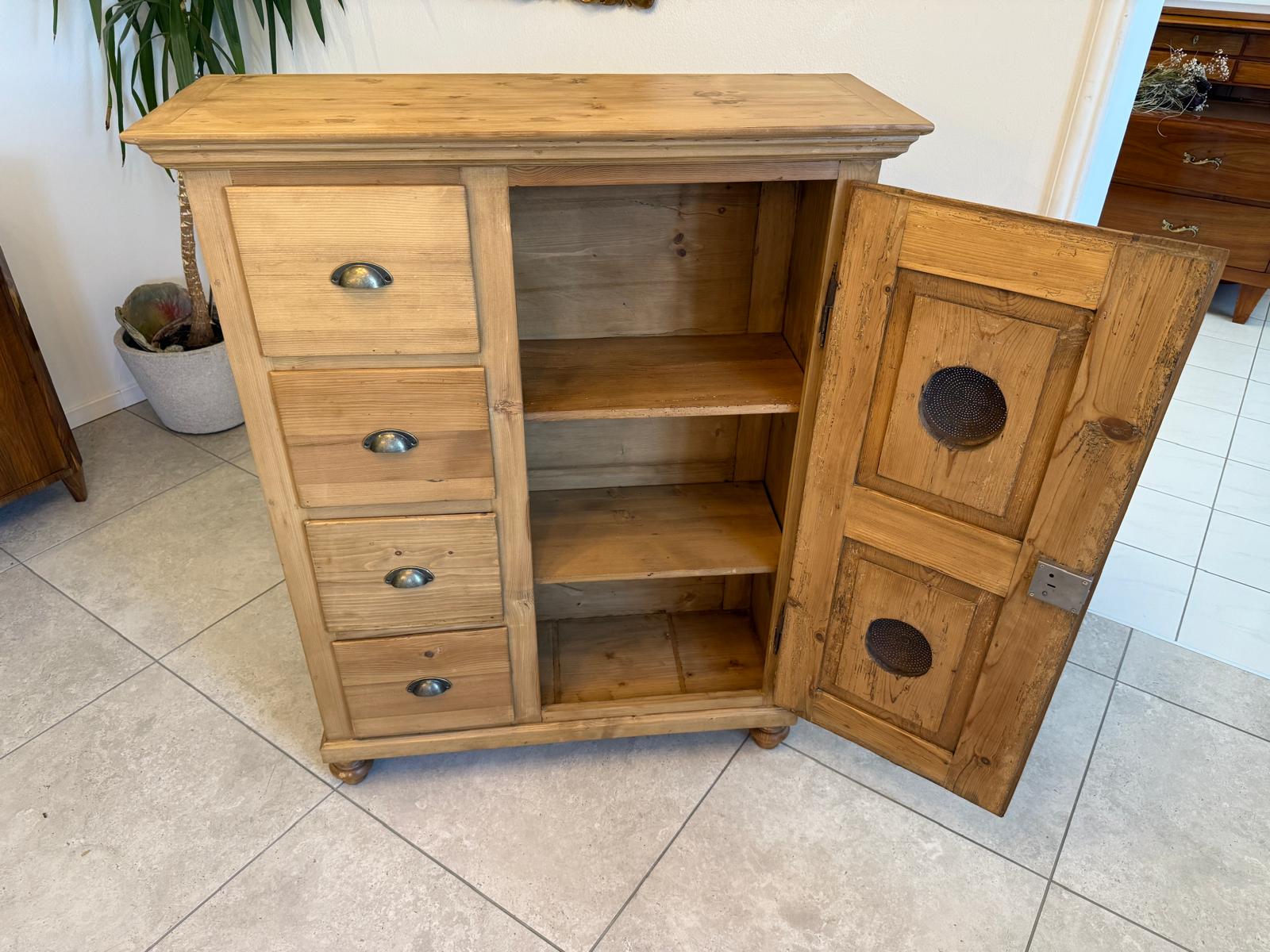 Bäuerlicher Brotschrank Almerschrank Speiskasten Bauernkasten G1929