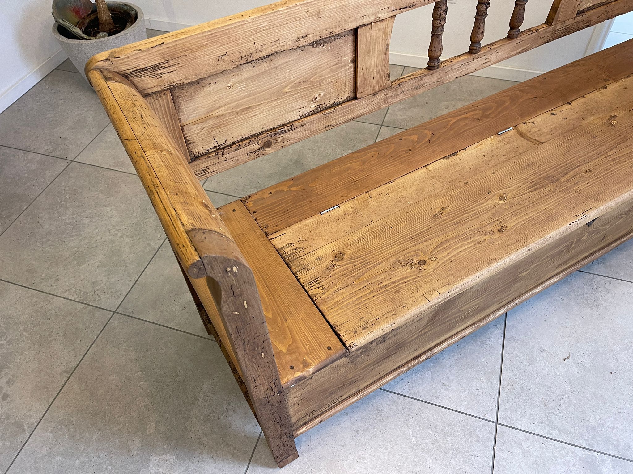 bf733af2-bdf1-4c2a-9d04-630f7db39cbe Provinzielle Biedermeier Truhenbank Landhausbank A5065