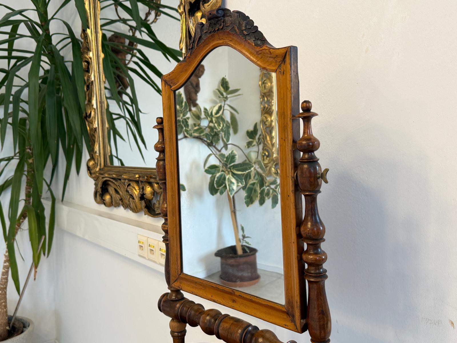 Originales Gründerzeit Schminktischerl Nussholz Antiquität aus Österreich D1056