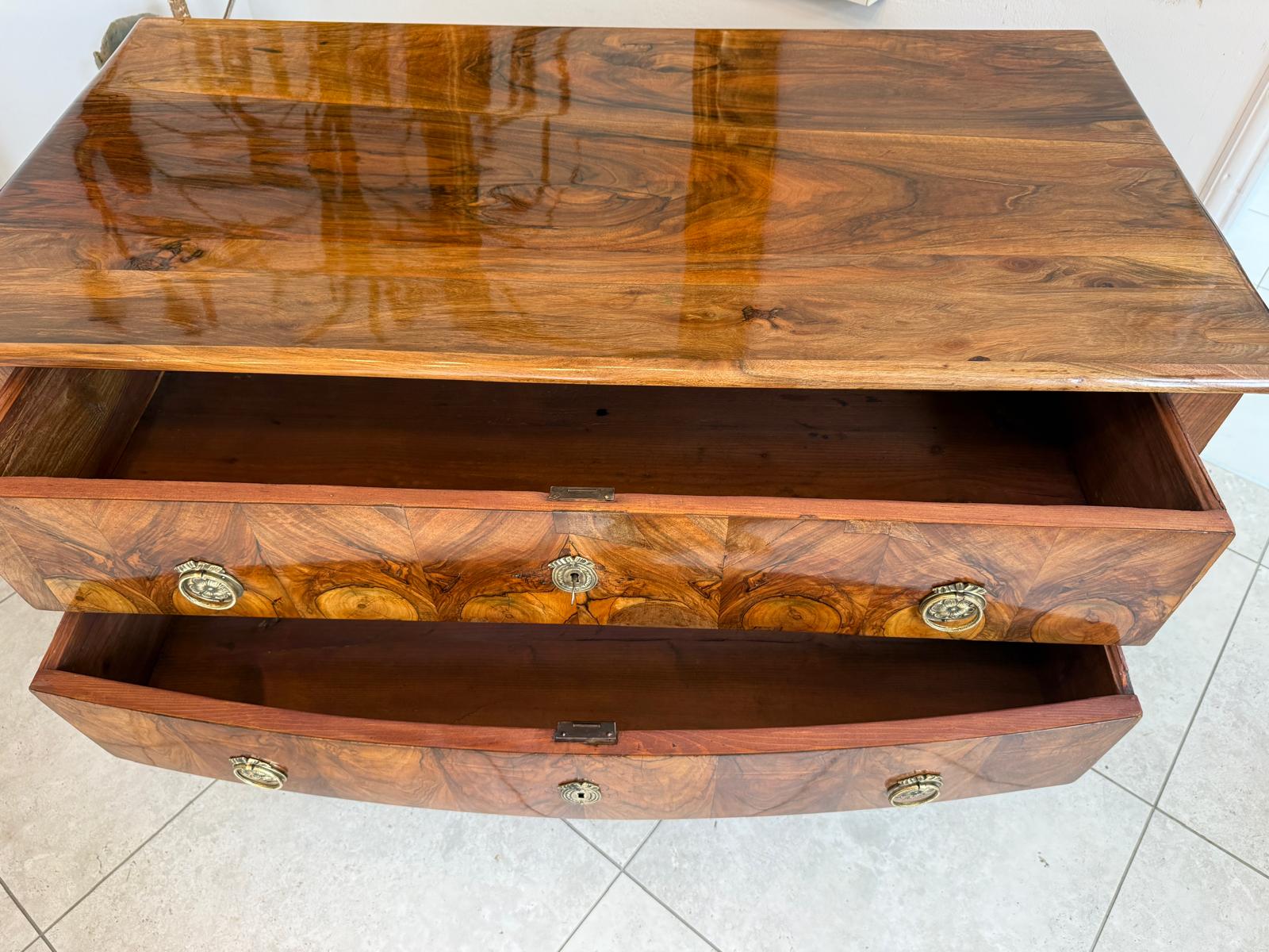 Empire Kommode Antiquität Säulenkommode Restaurierte Nussholzfurnierte  D2349