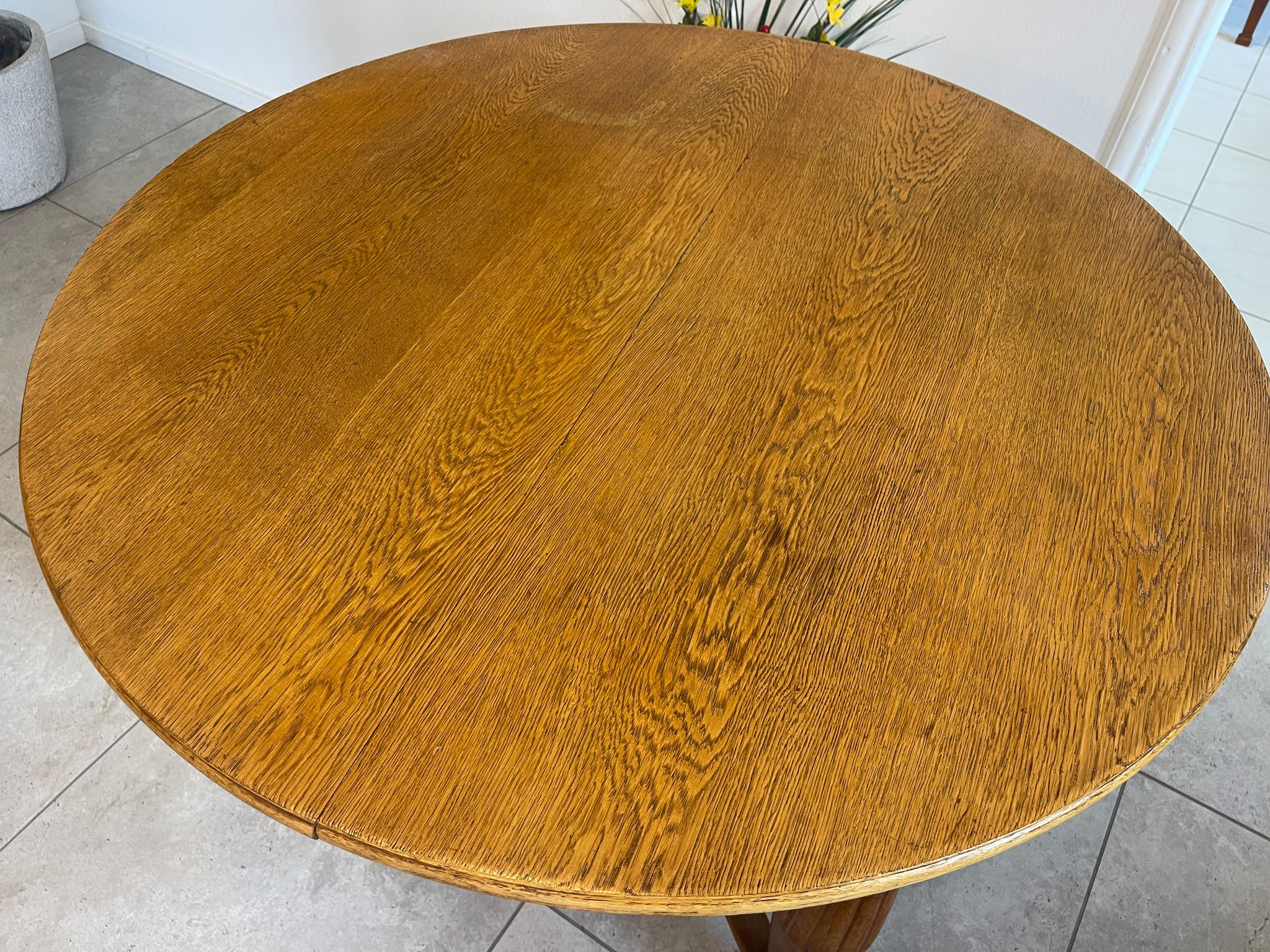57d441e6-6d2b-4f7b-b4af-765888a62bc0 Runder Jugendstil Tisch Beistelltisch Auszugtisch Eichenholz A4767