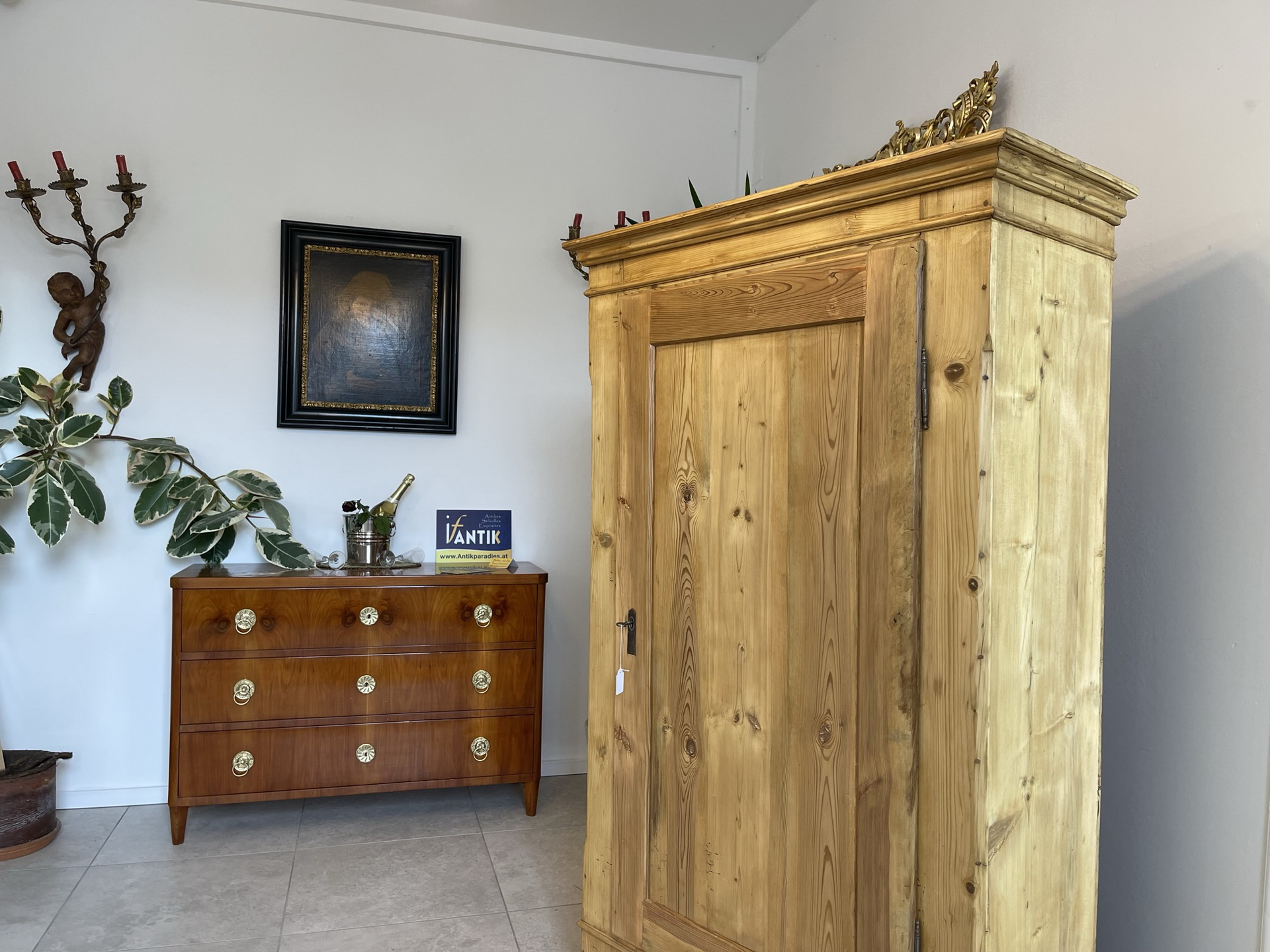 Antik-Biedermeier-Empire_162 uriger Biedermeier Schrank Kleiderkasten B1257