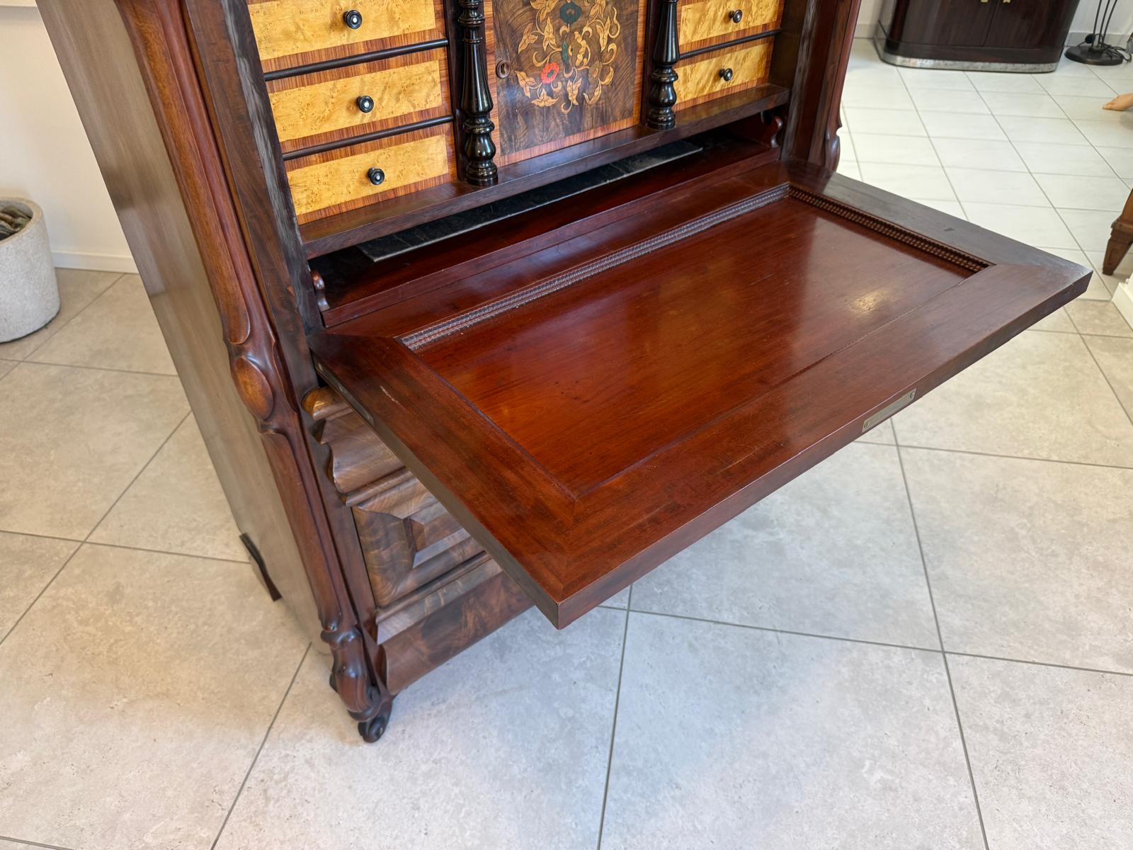 Sale Restaurierter Biedermeier Sekretär Schreibpult Nussholz D2905