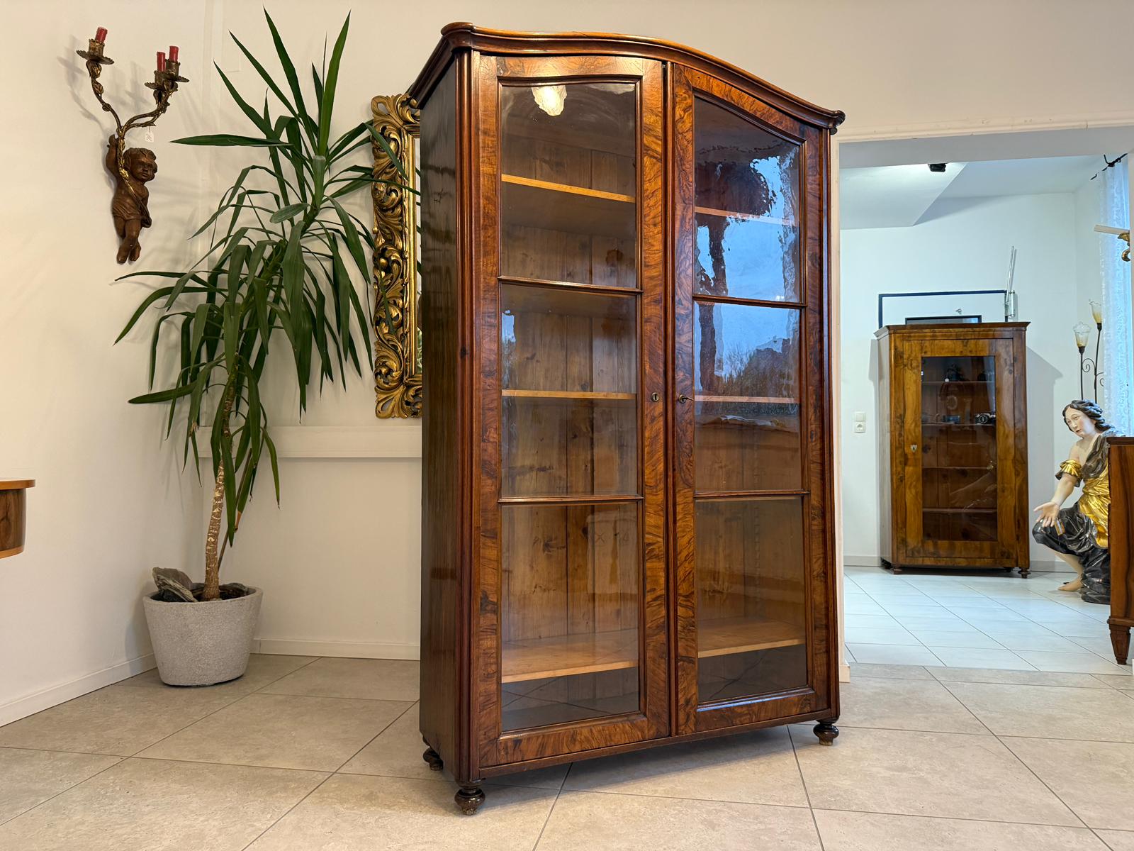 Biedermeier Vitrinenschrank Glasschrank Nussholz Kleiderschrank G2228