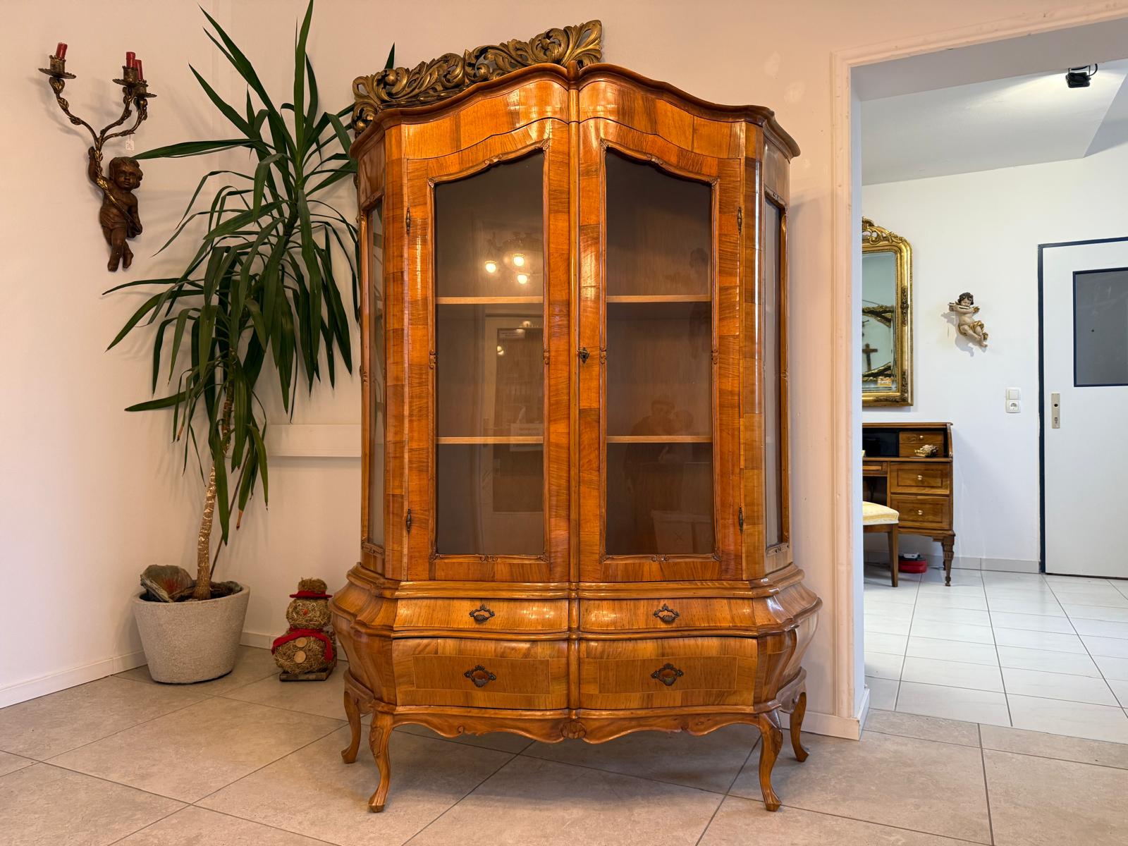 Barockstil Vitrine Intarsiert Nussholz Bücherschrank Stilschrank G2304