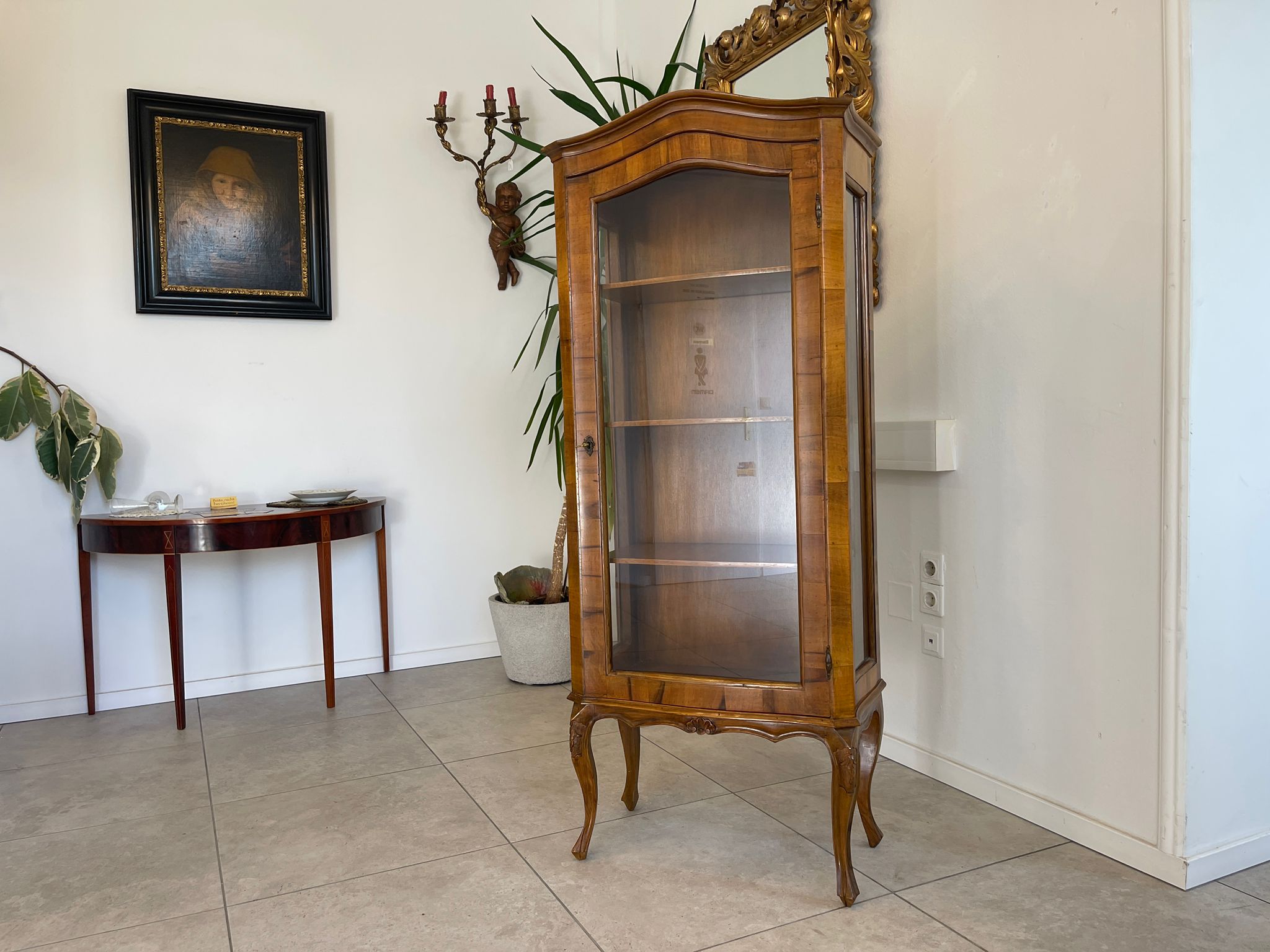 Barockstil Vitrine Nussholz Glasschrank Bücherschrank A5144
