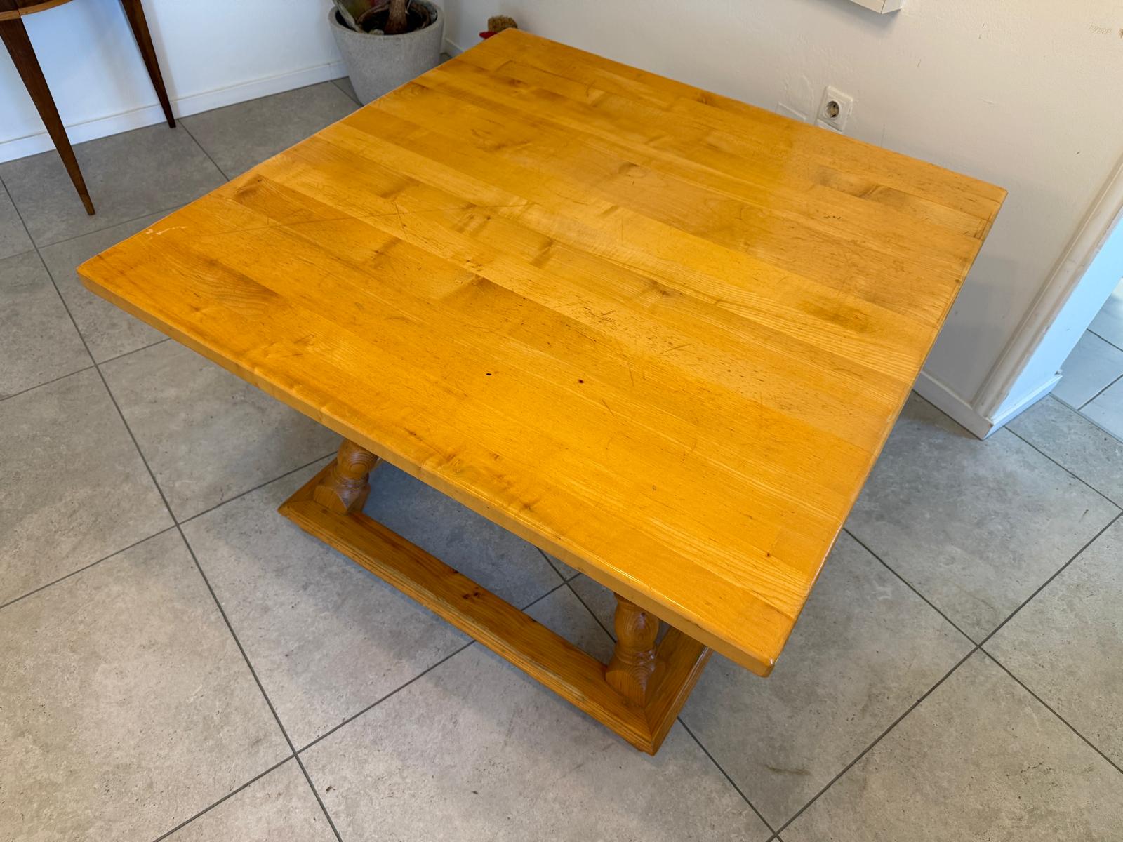 Uriger Jogltisch Bauerntisch Naturholz Kiefer / Buche  Hüttentisch 110 x 110 G2406