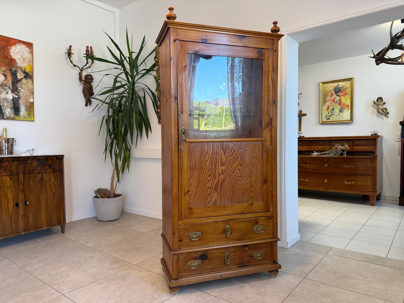 Bäuerlicher Waffenschrank Naturholz Bauernschrank Zierbenholz Kasten Landhausmöbel G1994