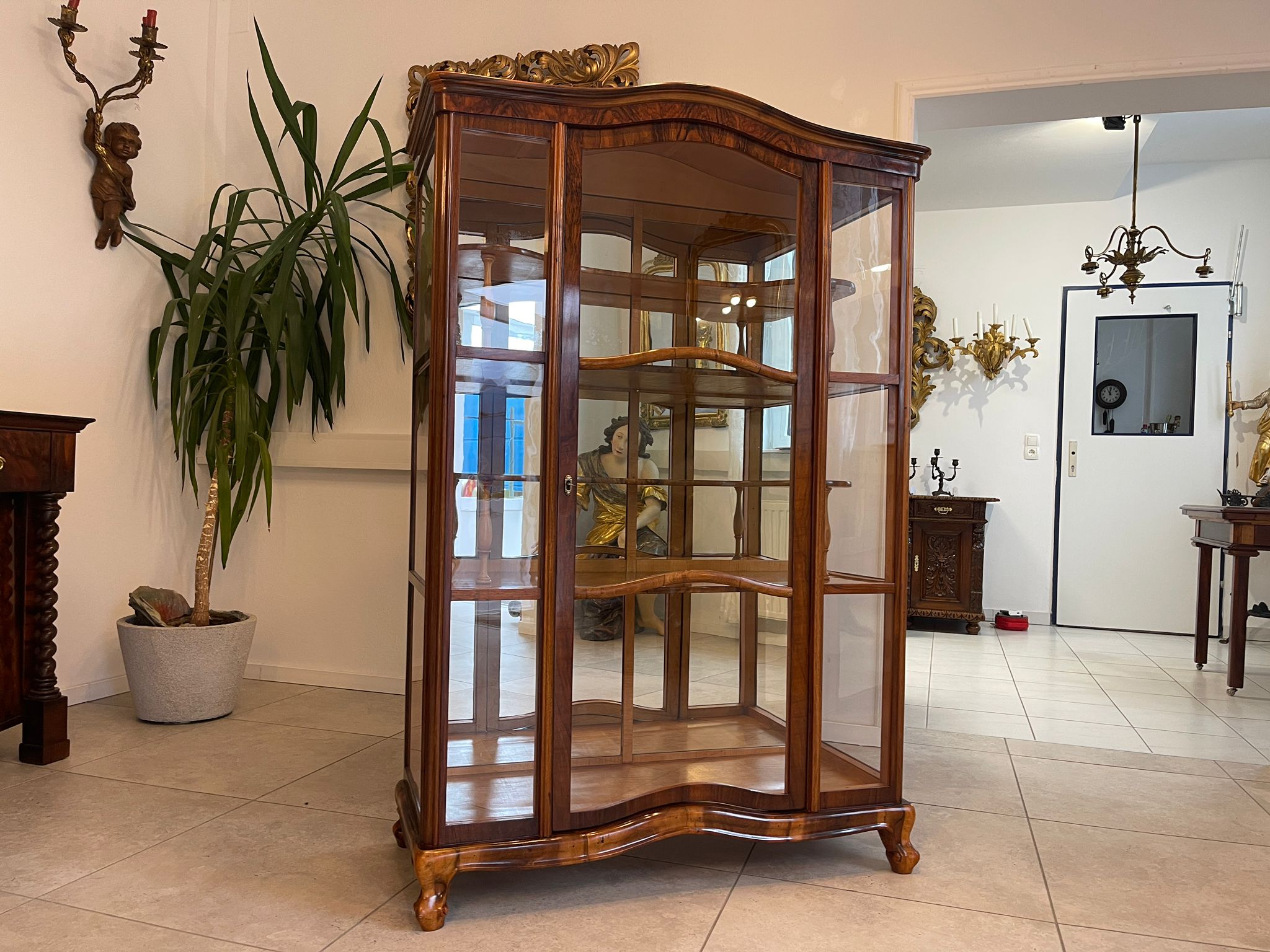 507f66a9-2a4e-4801-8d04-7ed10710493b-1 Biedermeier Vitrine Bücherschrank Nussholz A4949