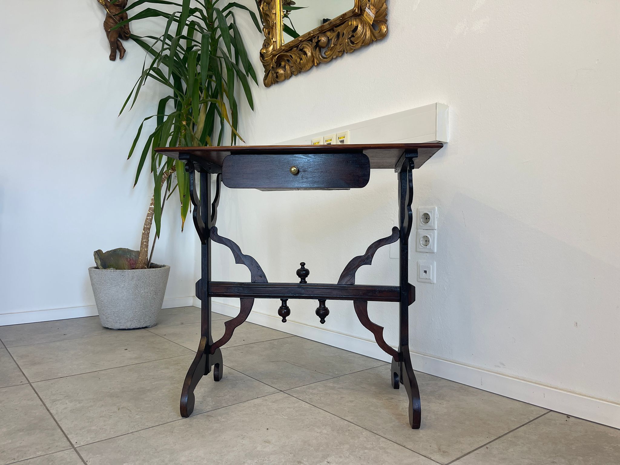 Restaurierter Jugendstil Tisch Beistelltisch Tischerl elegant E1009-1