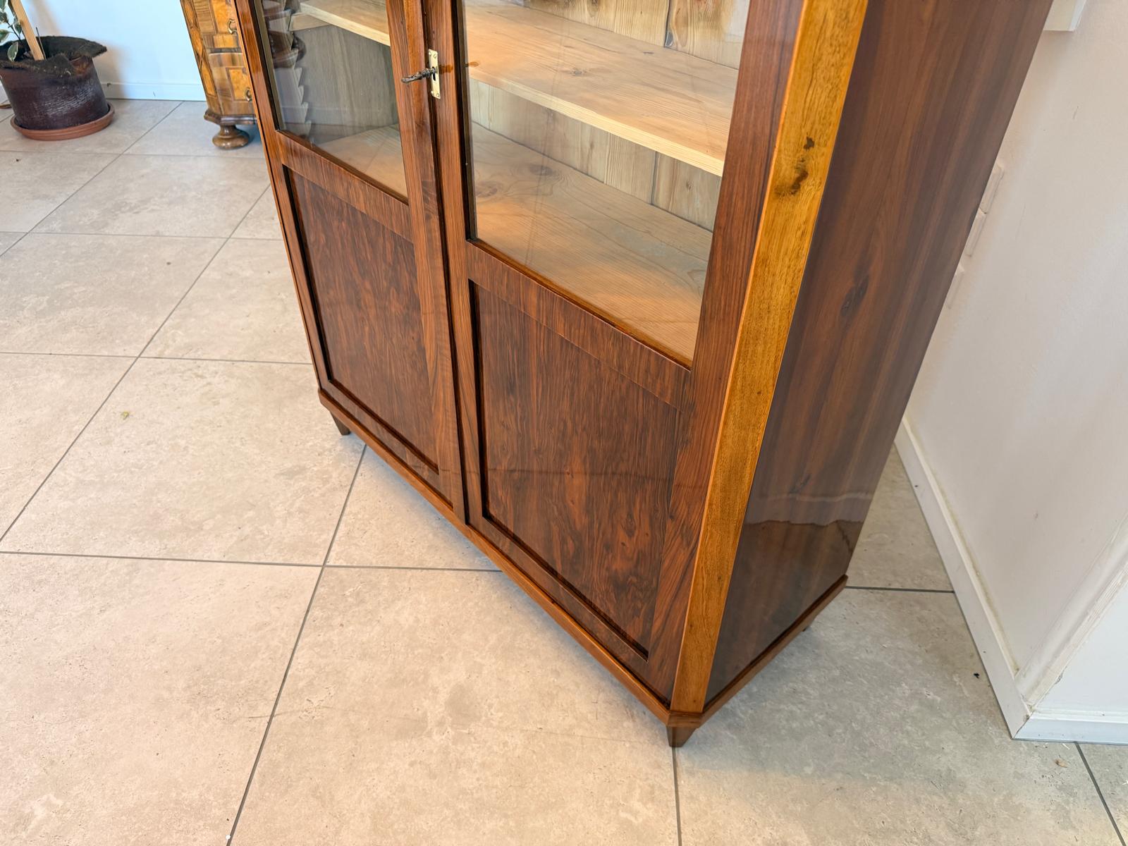 Biedermeier Vitrine Bibliothekschrank Nussholz Restauriert Antiquität D2766