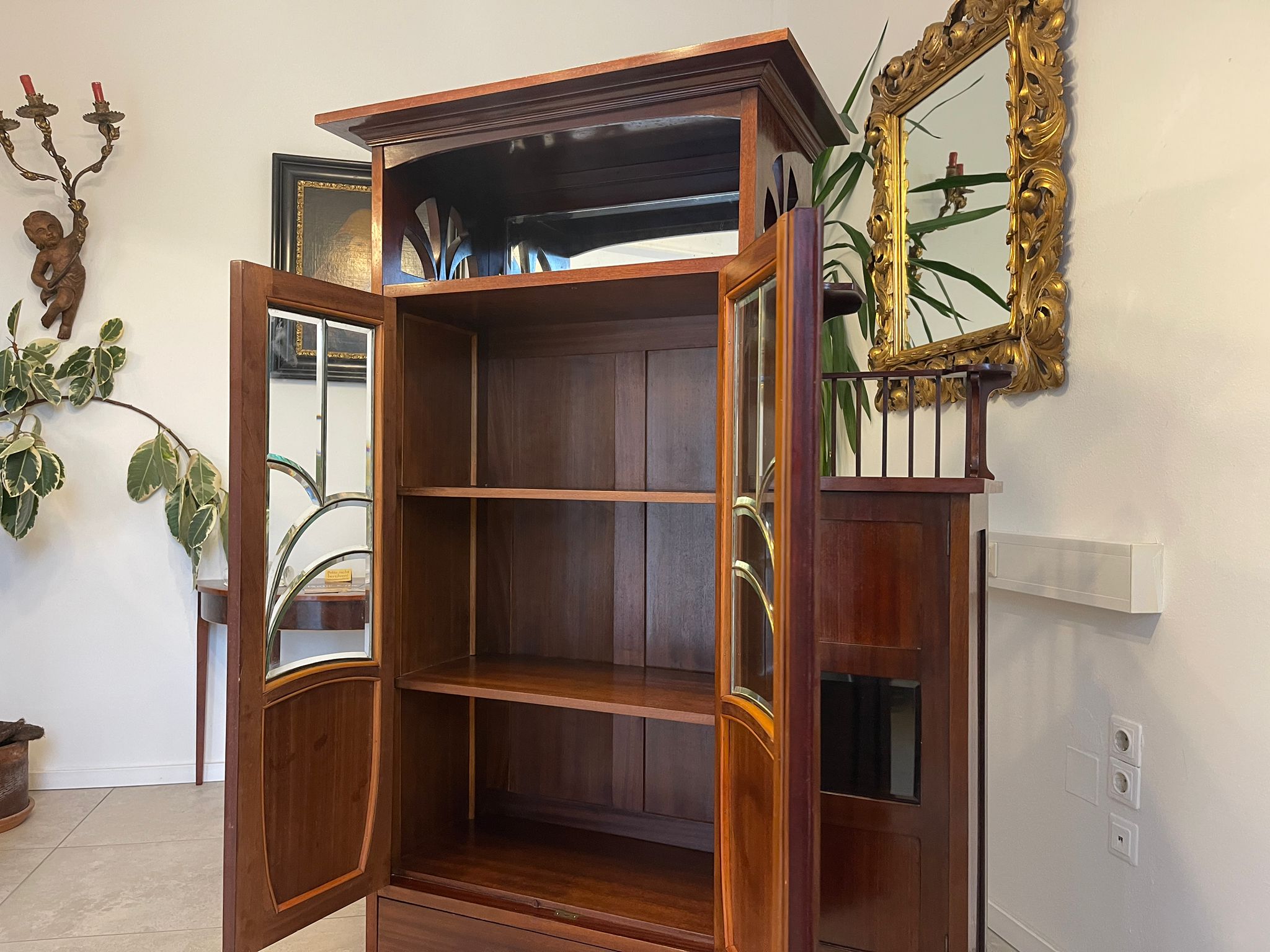 cb3eb870-b1ec-403e-8295-edda0d4e0428 Traum Jugendstil Bücherschrank Vitrine A5124
