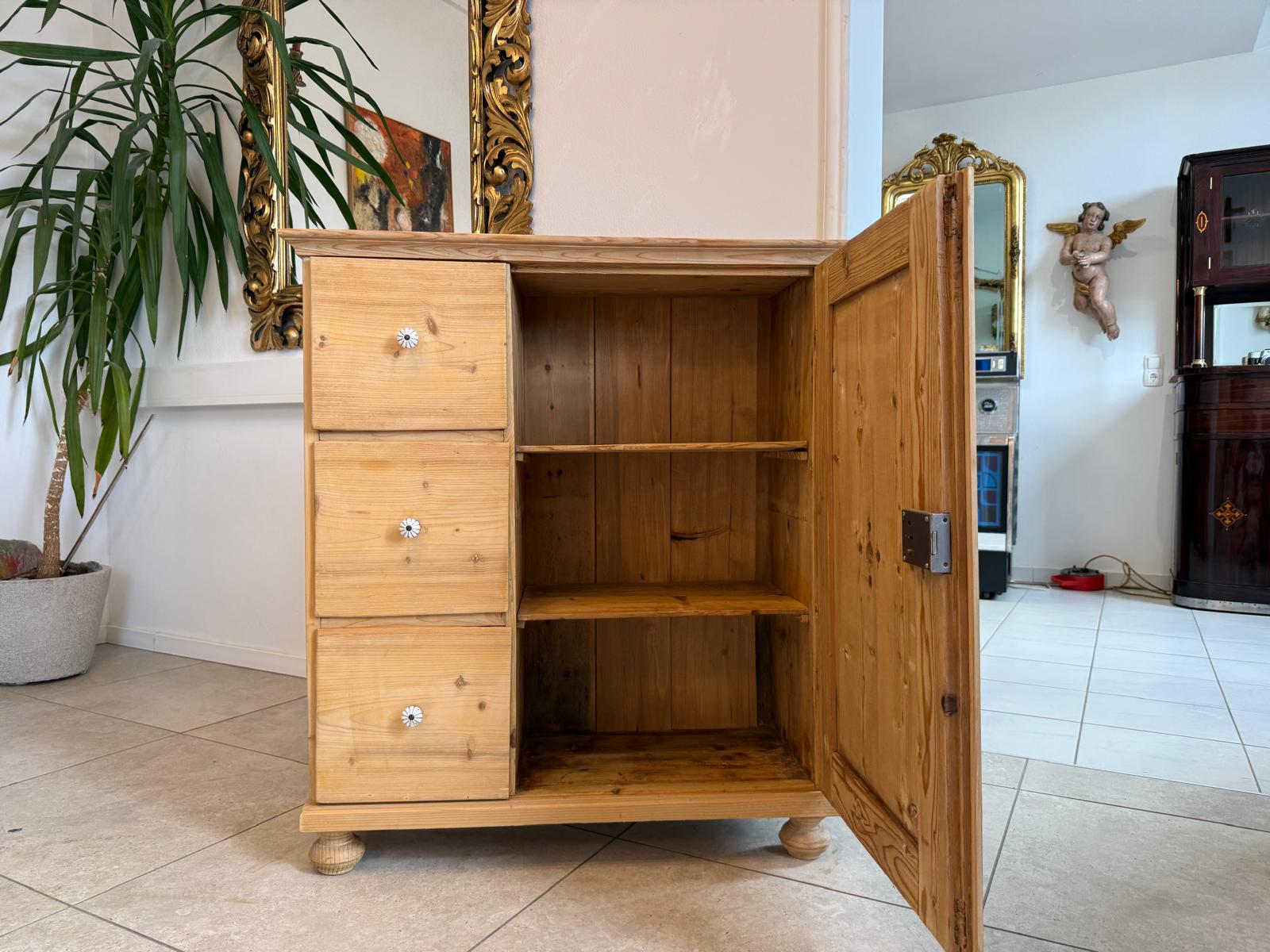 Bäuerlicher uriger Brotschrank Almerschrank Speiskasten Bauernkasten Antik D1202