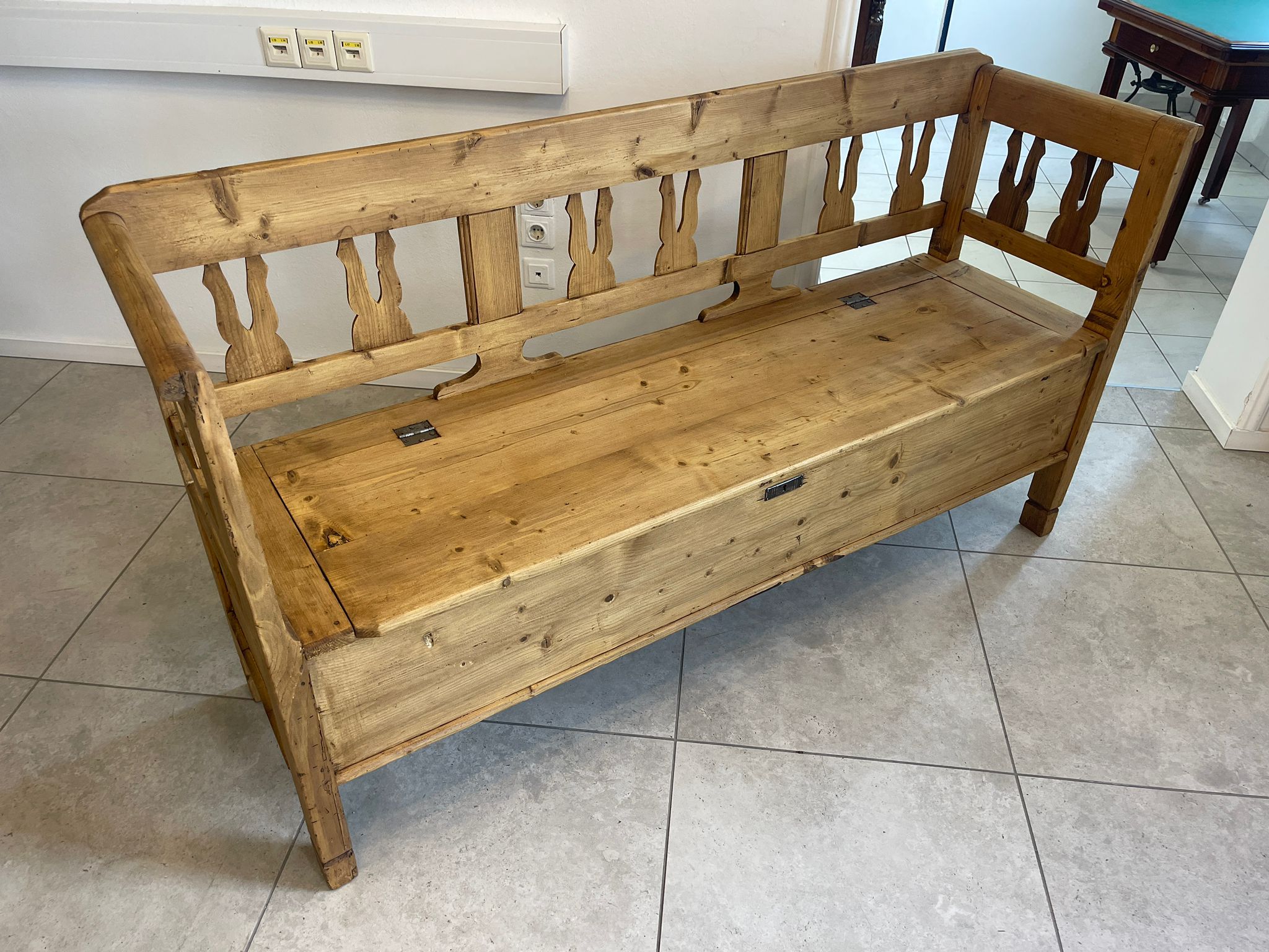 3c0a1ca8-95f7-4022-a7be-f3765ee3b519 Provinzielle Biedermeier Truhenbank Antike Landhausbank Holz A4859