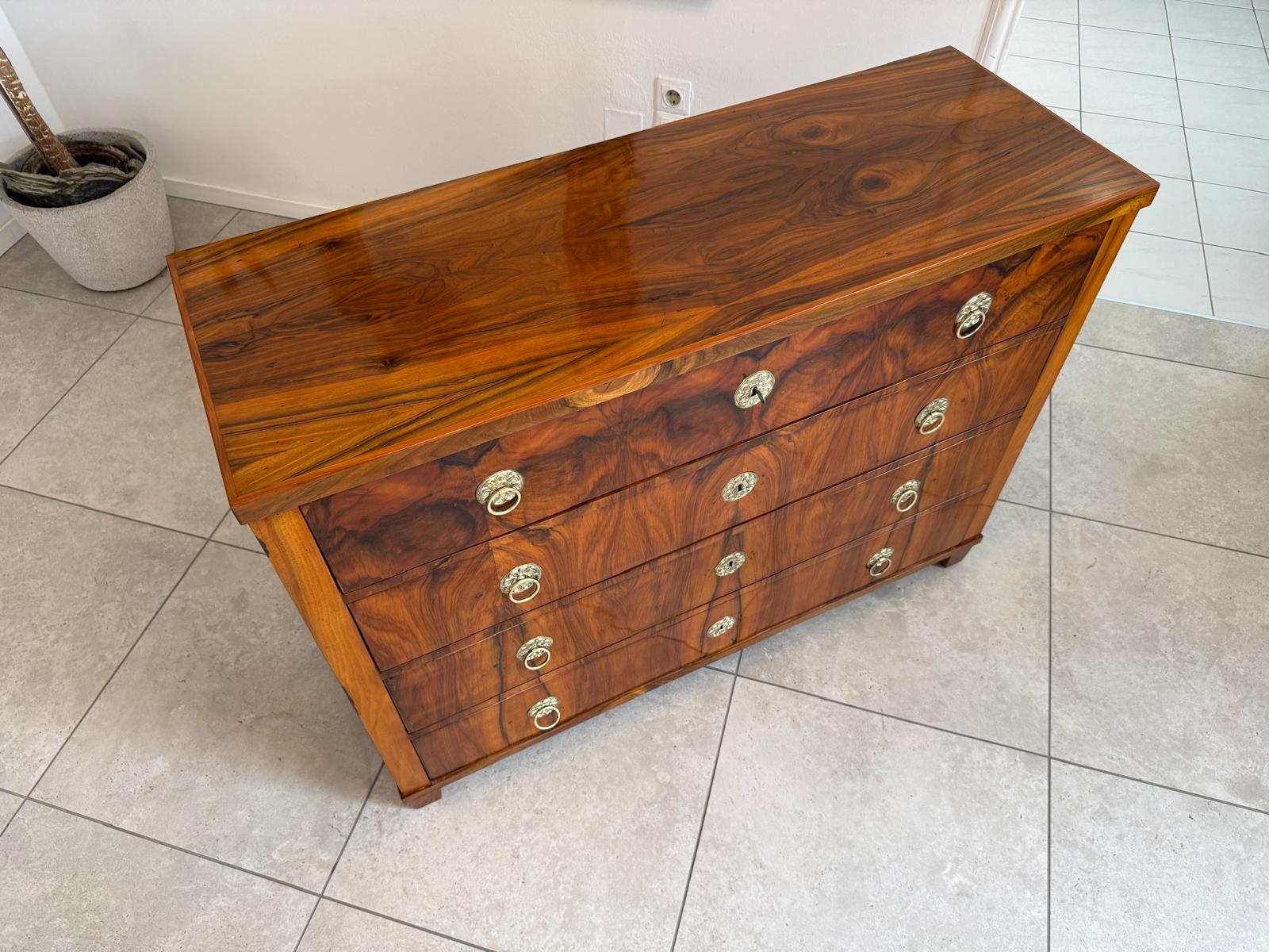 Biedermeier Kommode Nussholz Furniert Restauriert um 1820 D2869