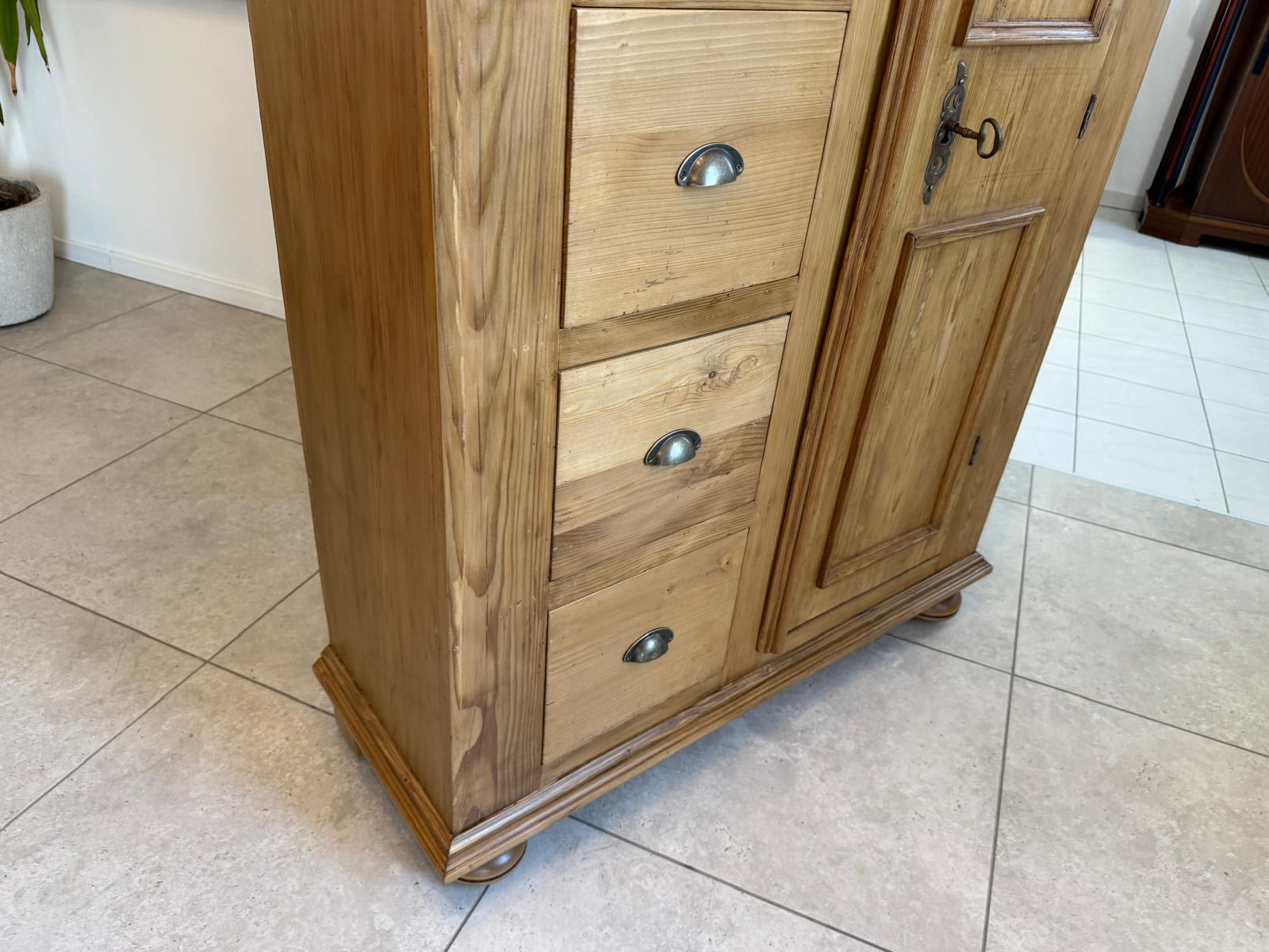 Bäuerlicher uriger Brotschrank Almerschrank Speiskasten Bauernkasten G2009