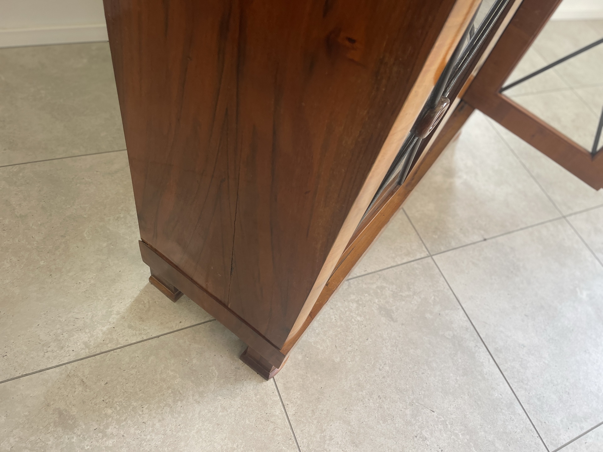 Sale Biedermeier Vitrine Bücherschrank Nussholz A4483