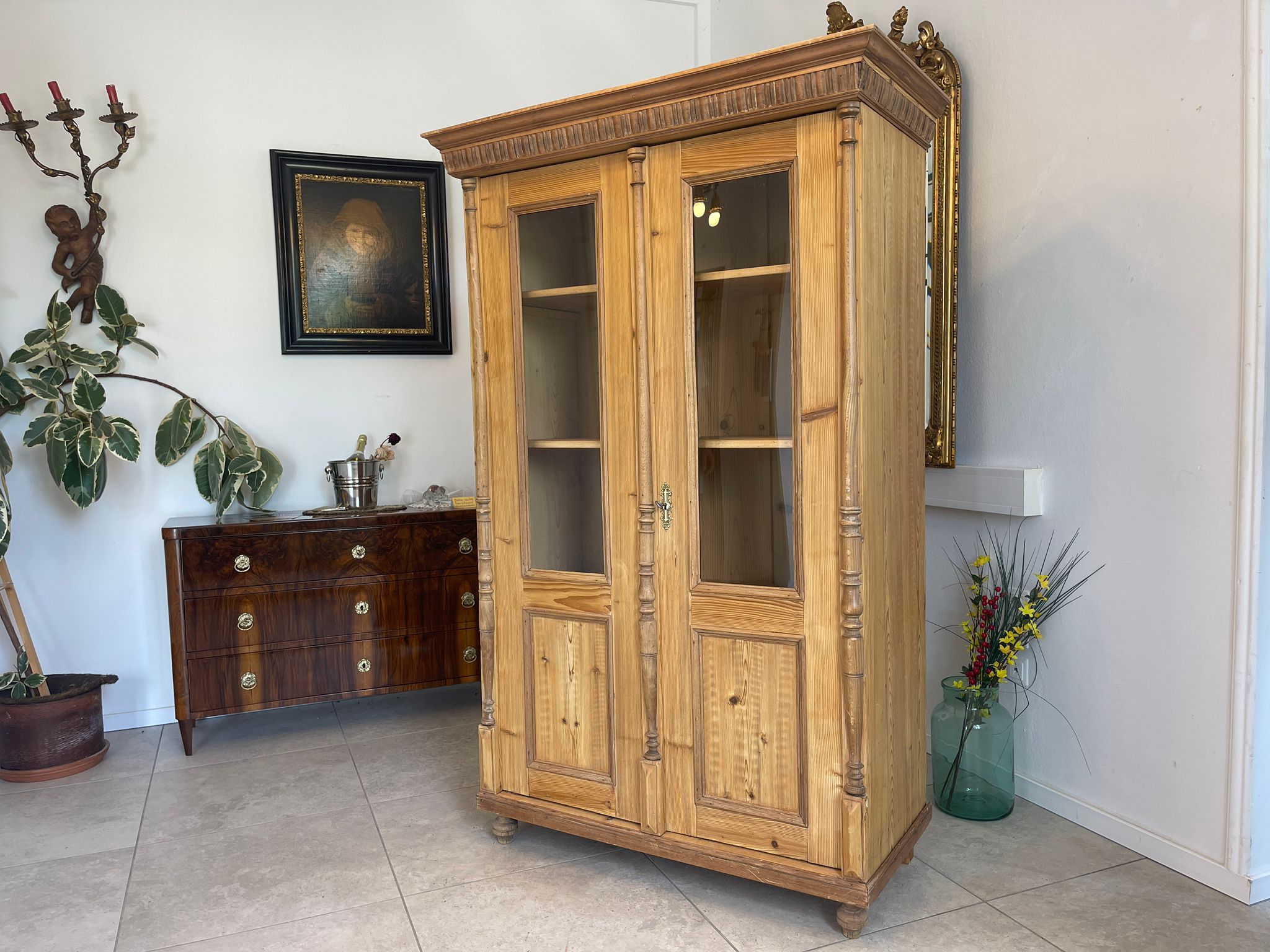 26577f2d-ca6a-4020-9615-6a2d5225279a Bäuerliche Vitrine Bauernvitrine Naturholz Bücherschrank antik A4616