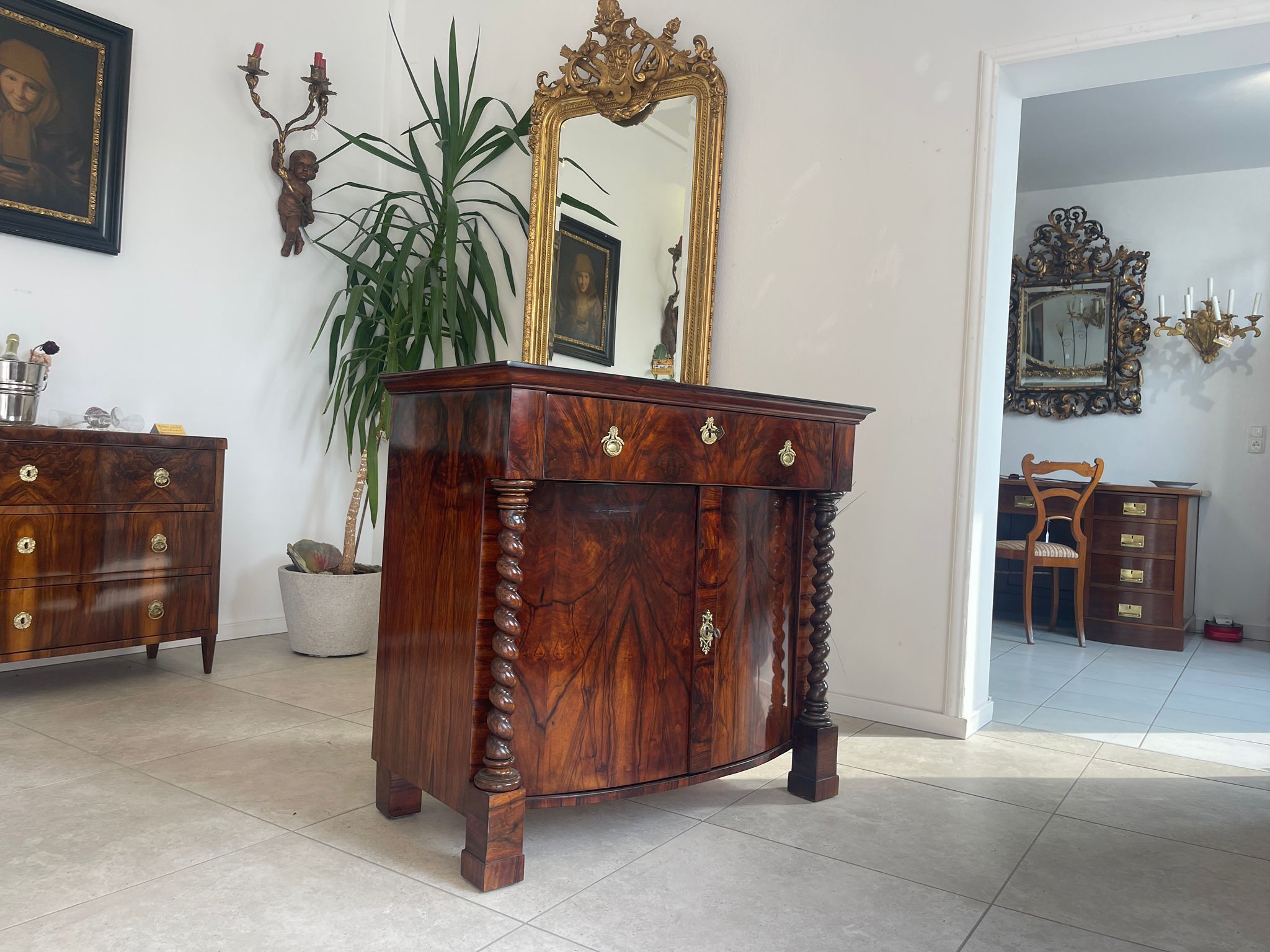 2749a39b-ada2-4e29-a518-84bccca663c6 Restaurierte Biedermeier Anrichte Säulentrumeau Antiquität A4655