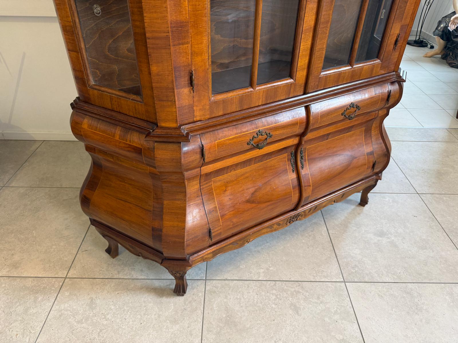 Barockstil Vitrine Intarsiert Nussholz Bücherschrank Stilschrank D2305