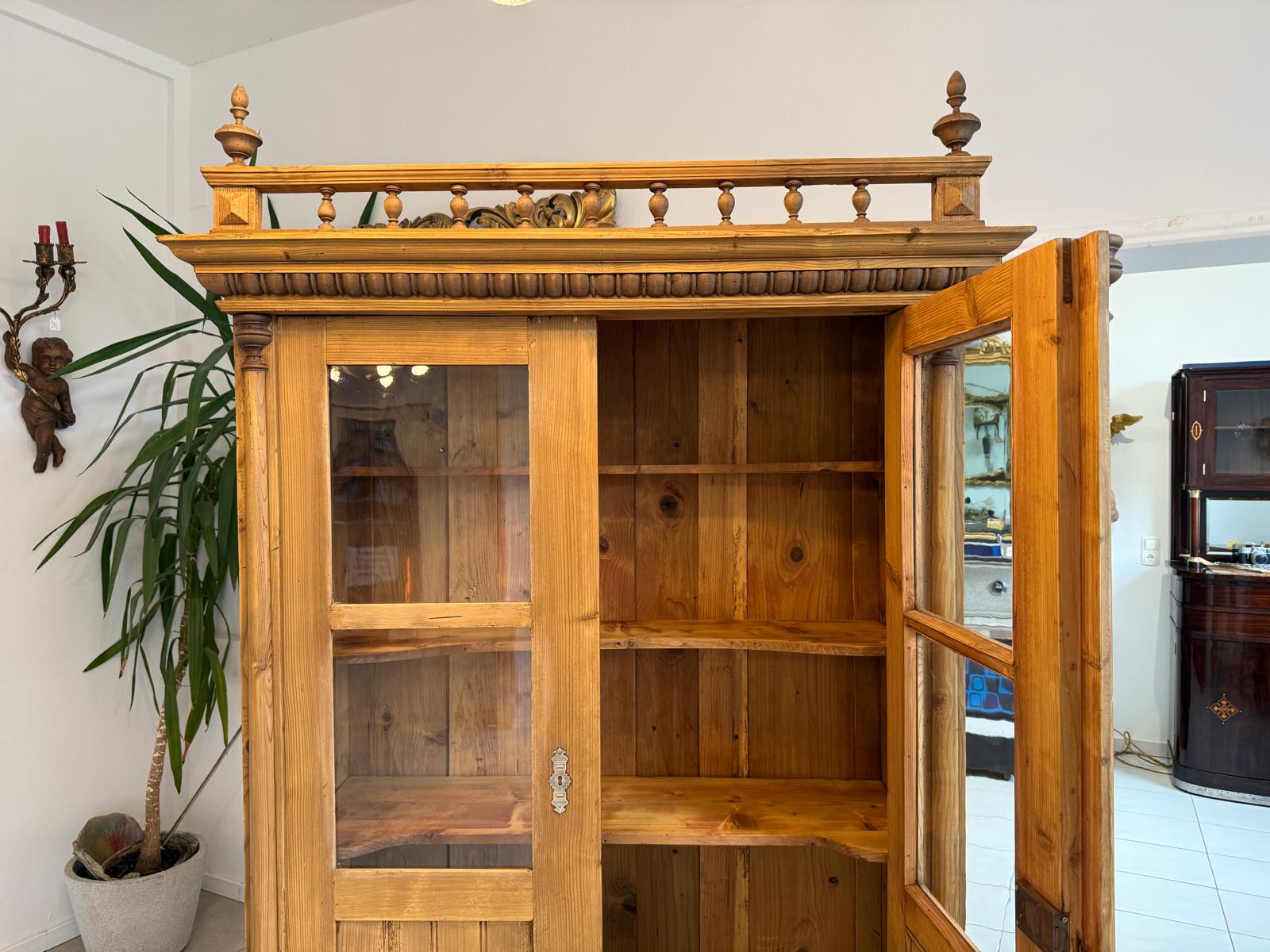 Vitrinenschrank aus der Epoche der Gründerzeit Bücherschrank D2286