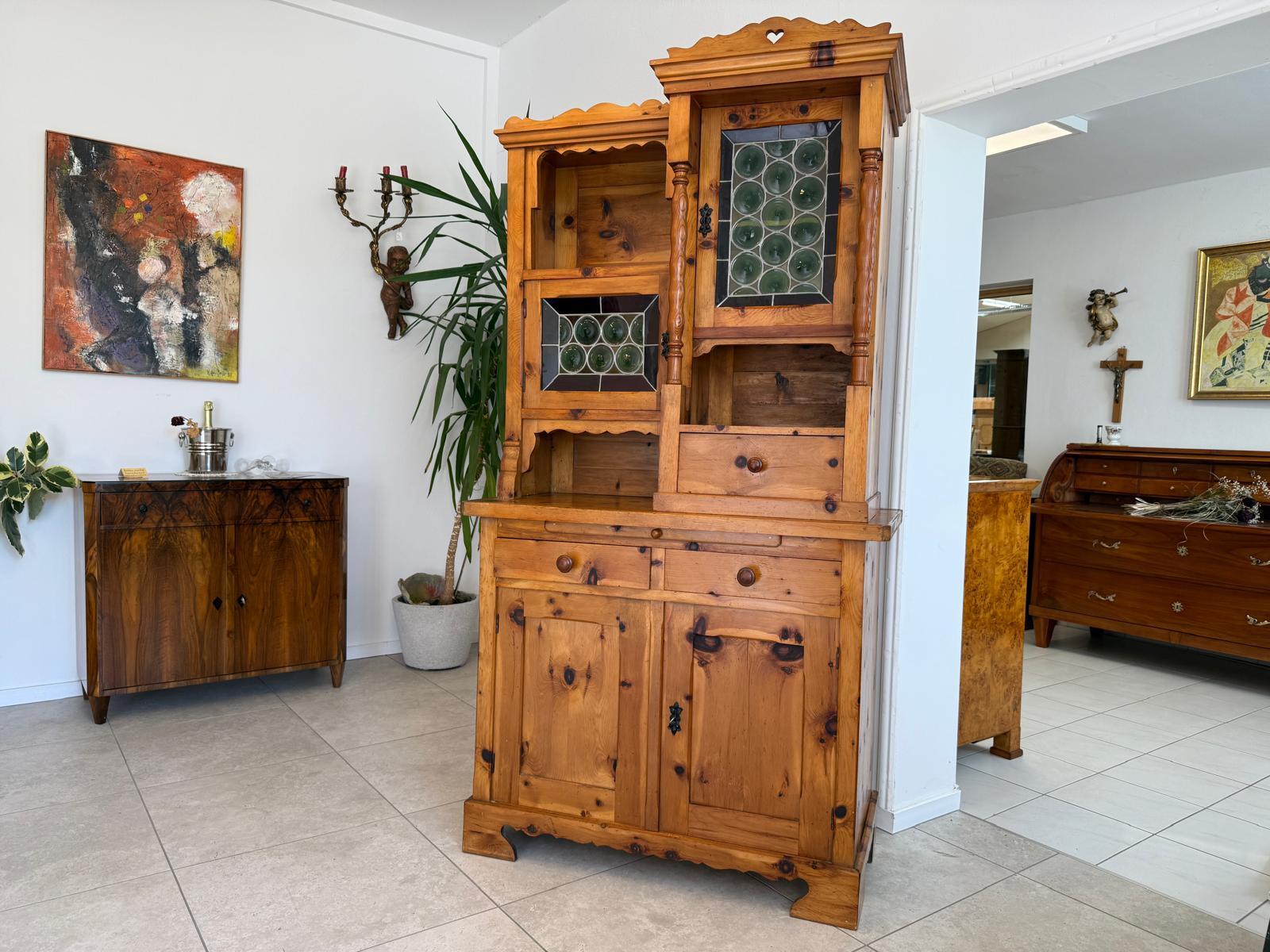 Urige Zirbenholz Kredenz Küchenvitrine Butzenglas Küchenschrank G1914