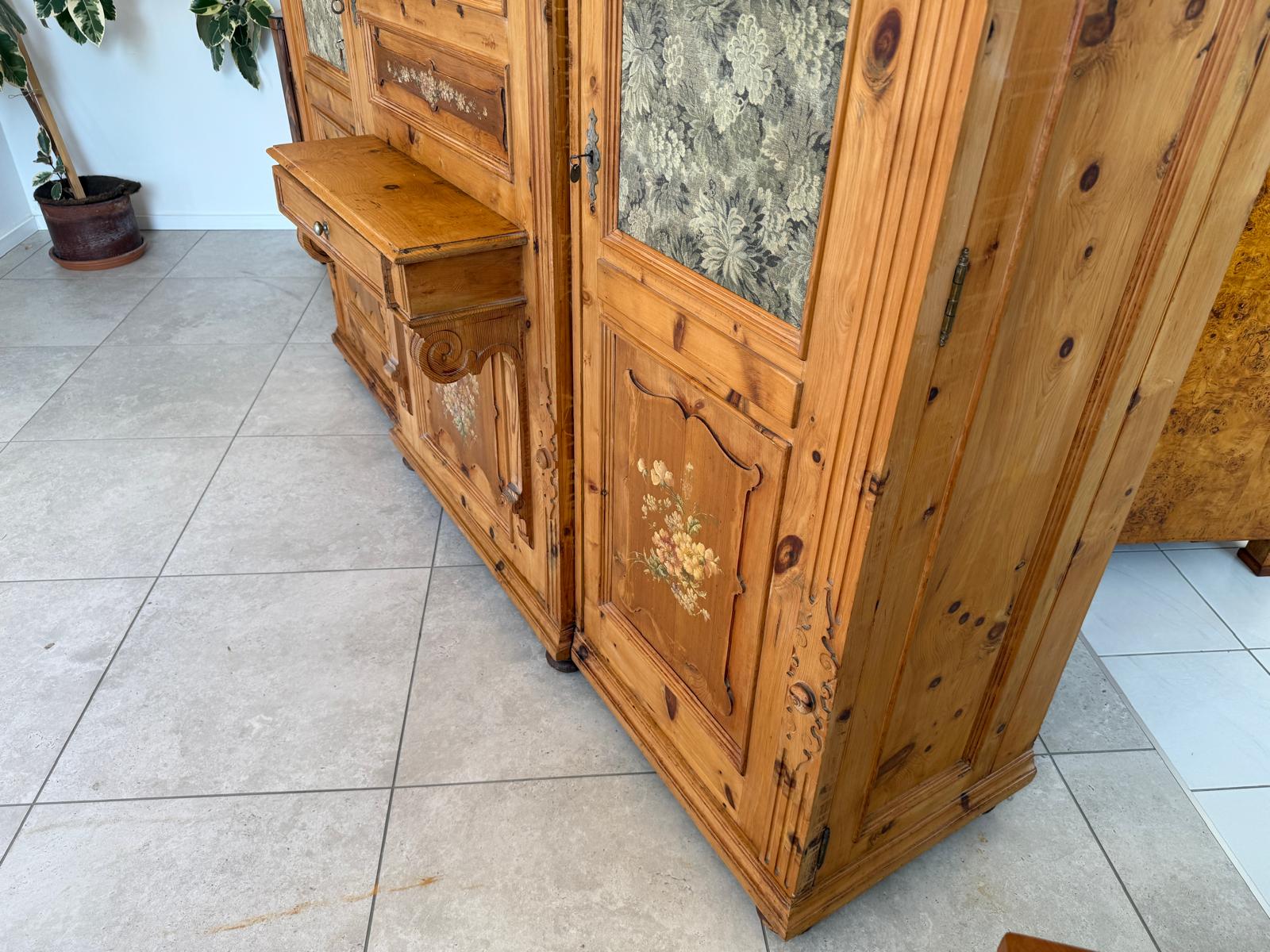 Bäuerlicher Zirbenholz Garderobenschrank Dielenschrank Bauernmöbel  G1957