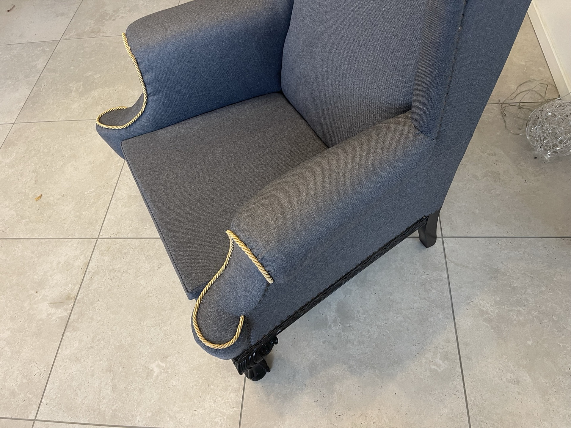 Buecherschrank_06 Restaurierter Historismus Ohrenfauteuil Ohrensessel B1557