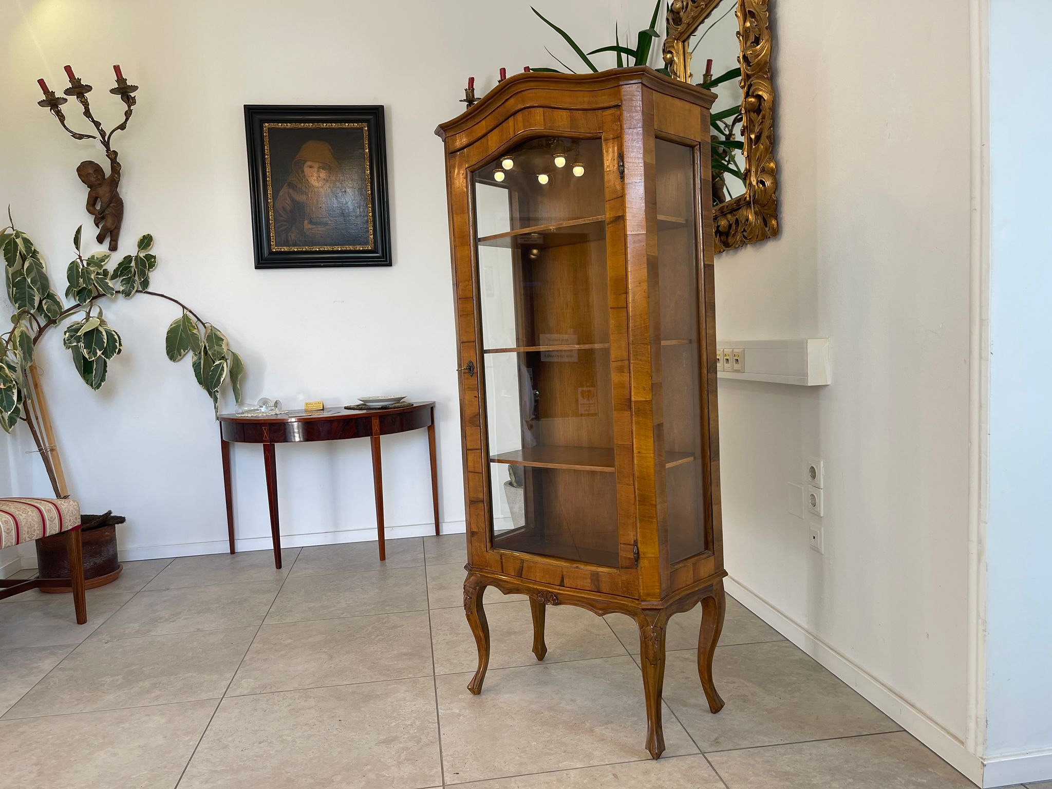 Barockstil Vitrine Nussholz Glasschrank Bücherschrank A5144