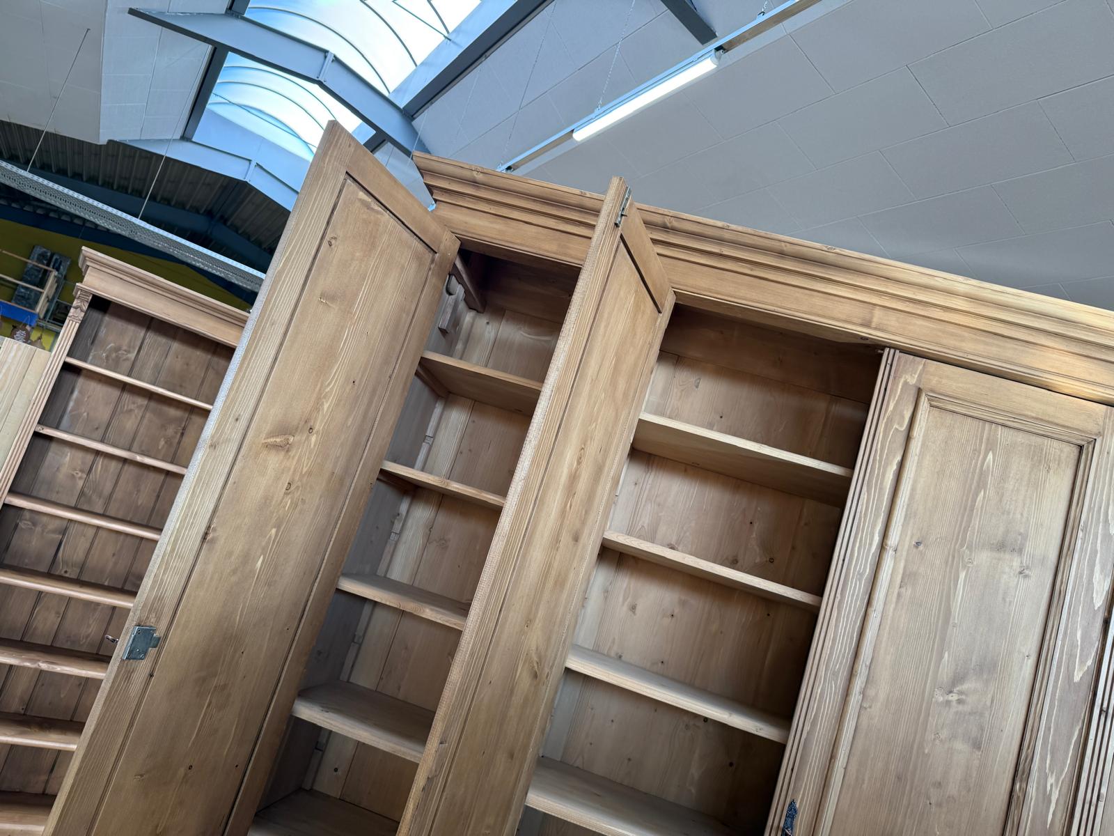 Bäuerlicher Garderobenschrank Bauernschrank Kasten Bauernmöbel G2409